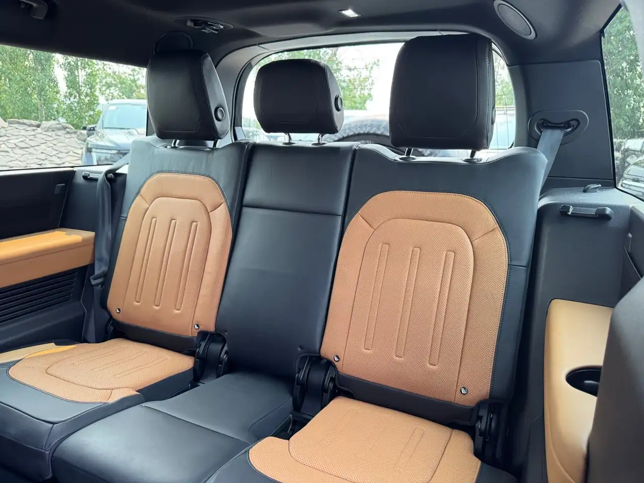 Land Rover Defender photo Land Rover Defender