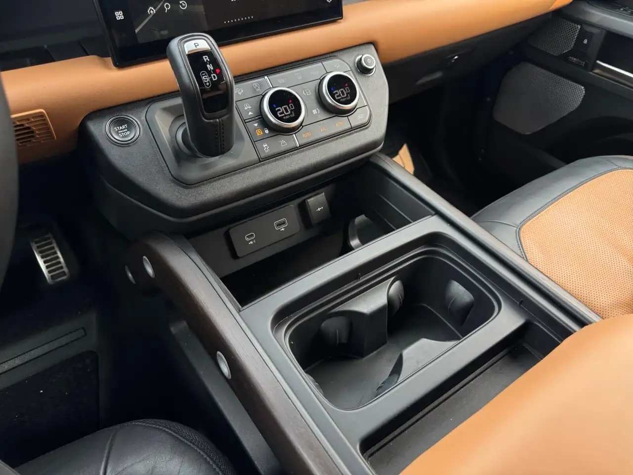 Land Rover Defender photo Land Rover Defender
