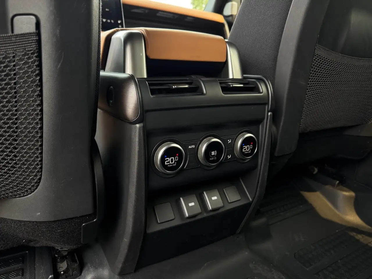 Land Rover Defender photo Land Rover Defender