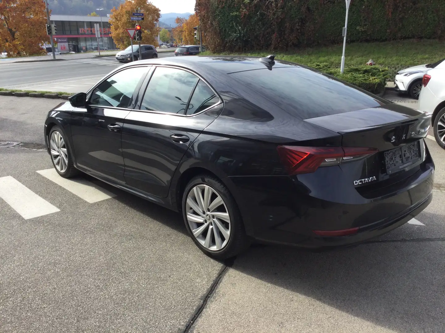 Skoda Octavia 2,0 TDI Style Schwarz - 2