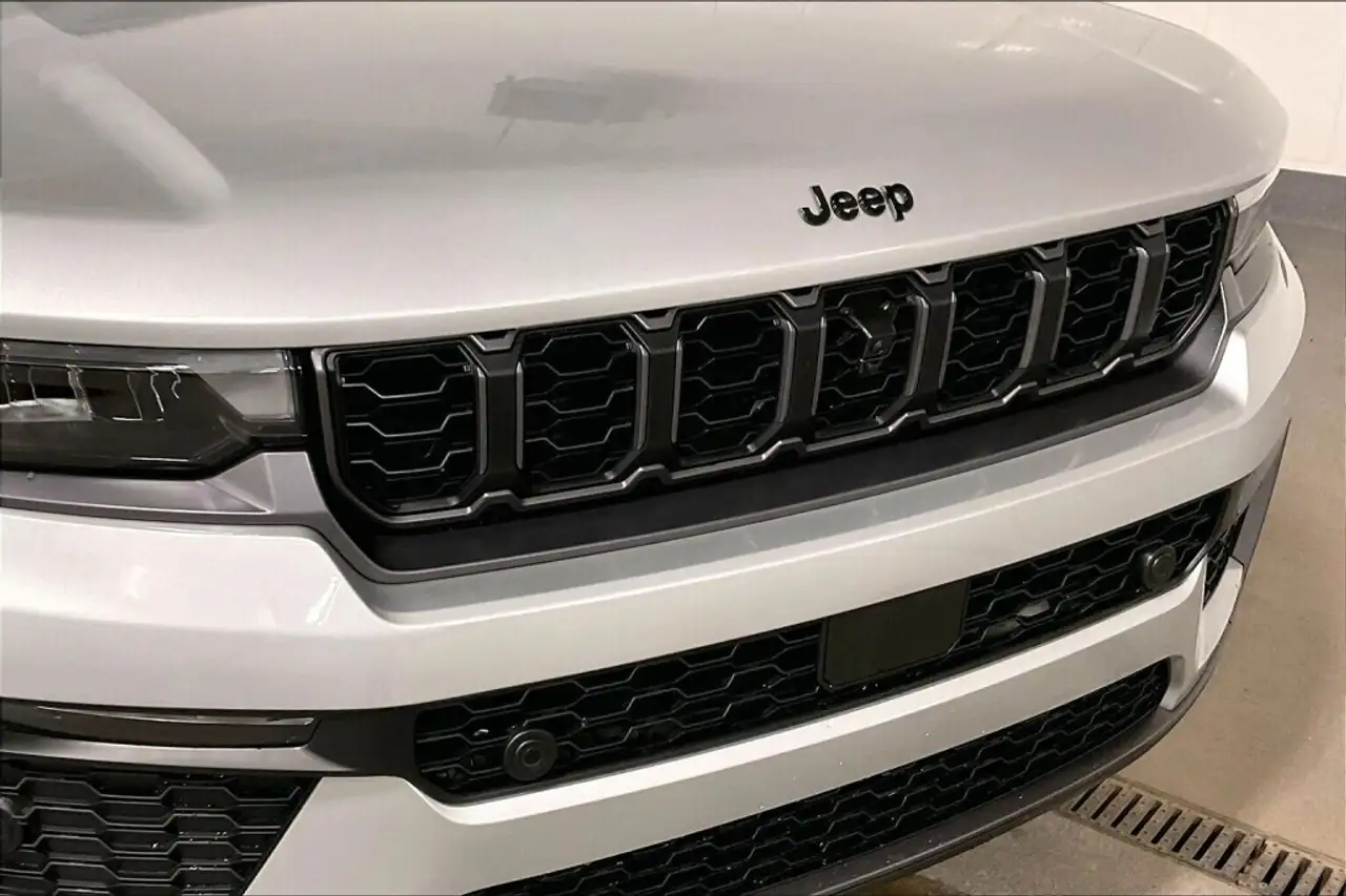 Jeep Grand Cherokee снимка Jeep Grand Cherokee