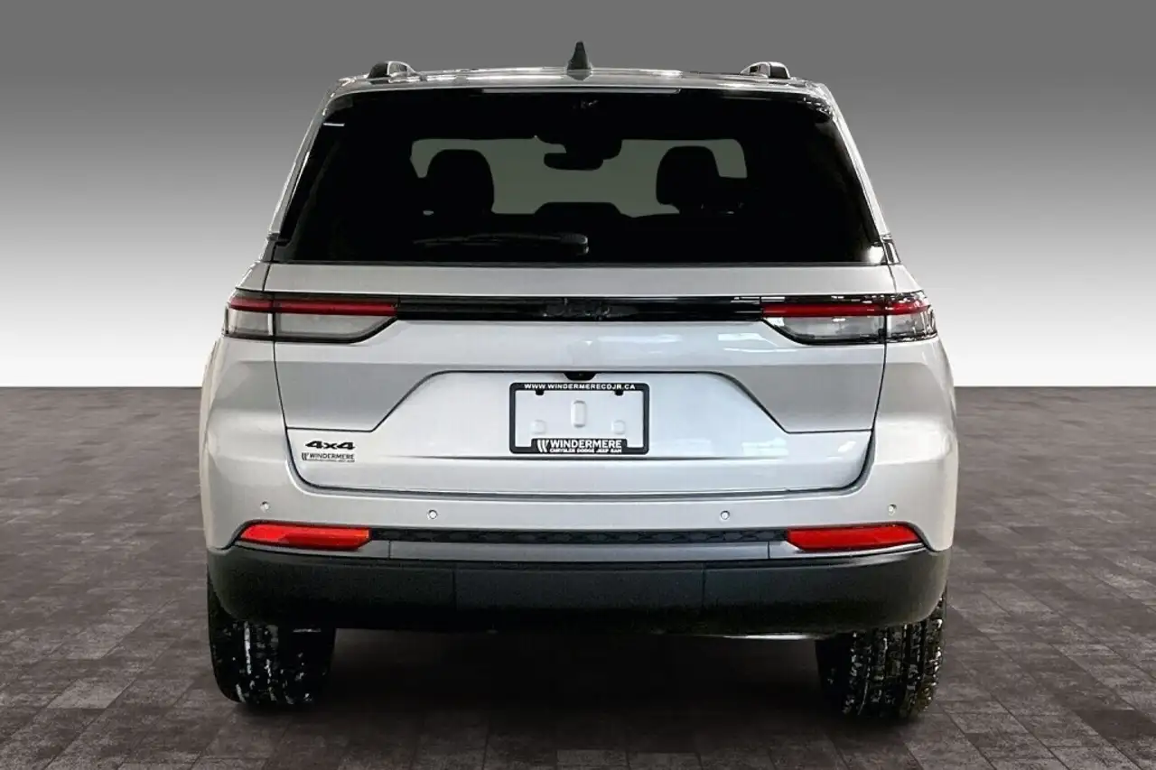 Jeep Grand Cherokee снимка Jeep Grand Cherokee