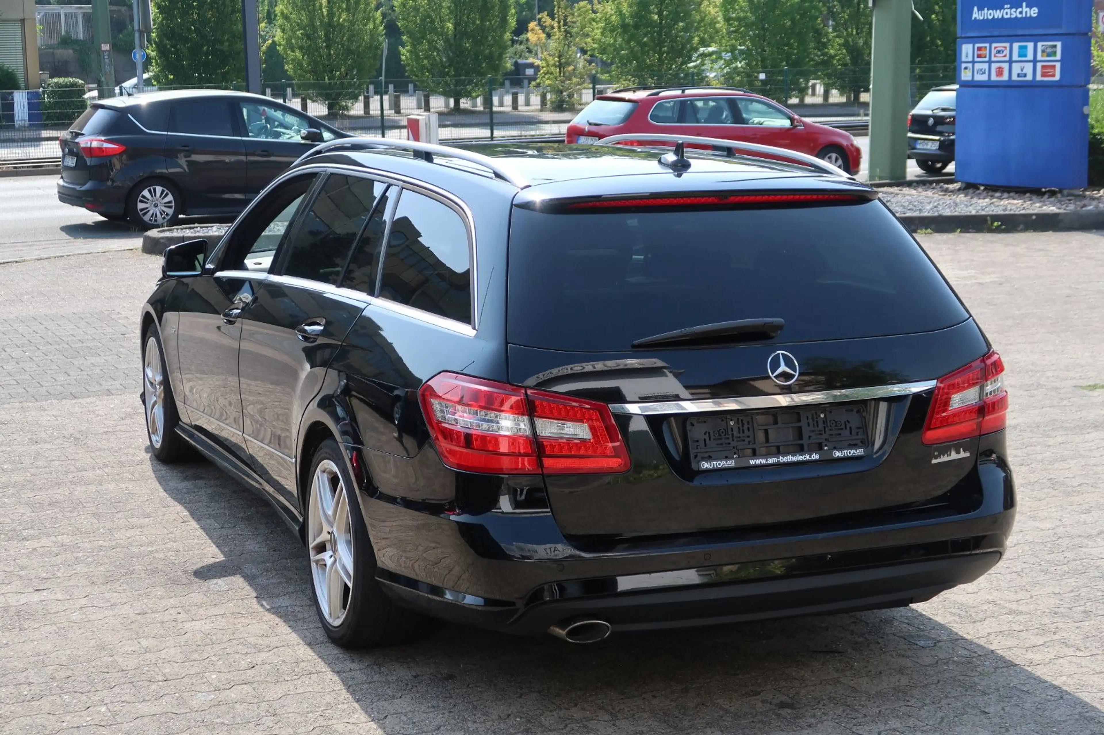 Mercedes-Benz E 250 T CDI 4Matic *AMG-LINE *1.HAND *PANORAMA — photo 4