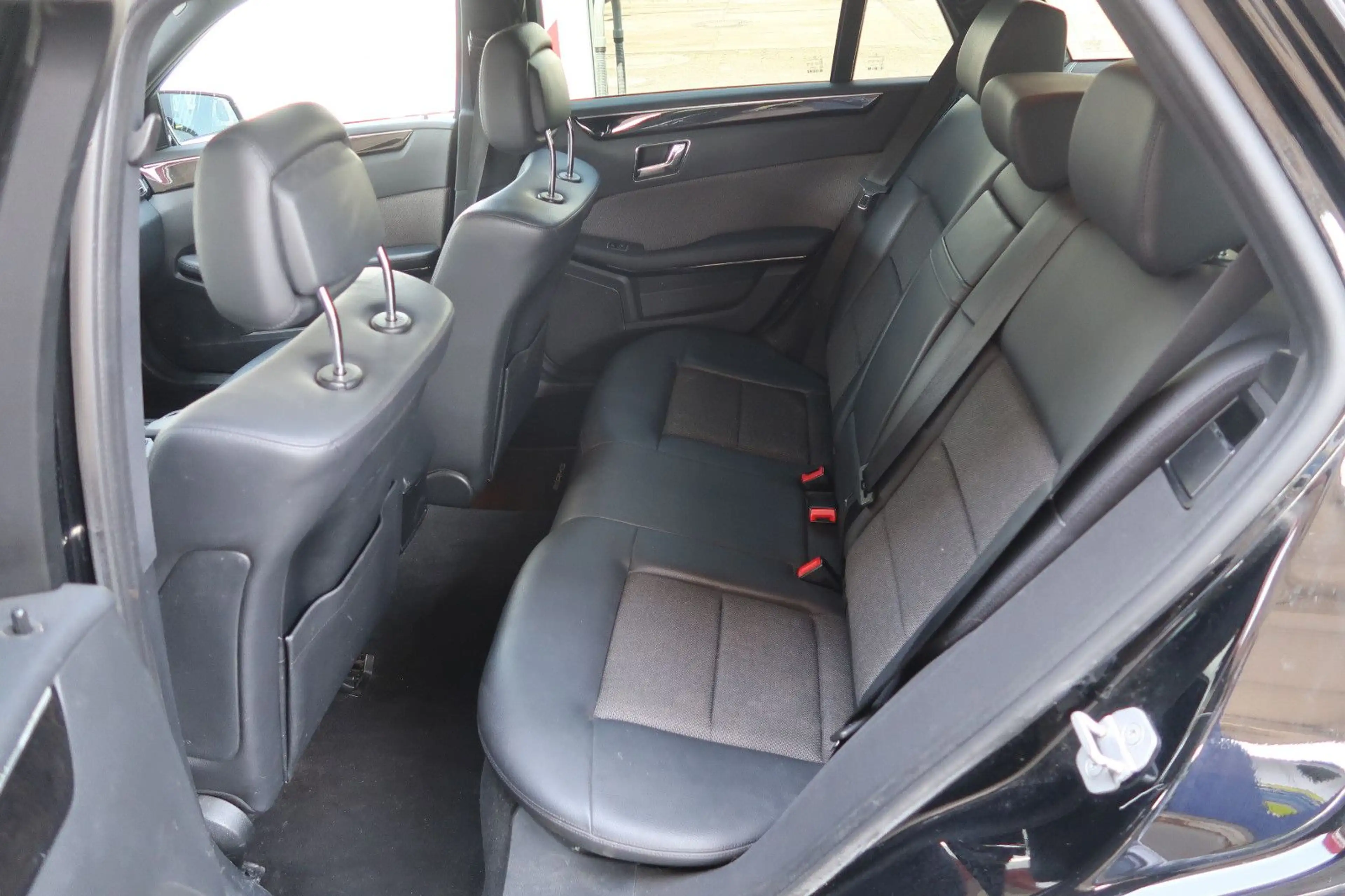 Mercedes-Benz E 250 T CDI 4Matic *AMG-LINE *1.HAND *PANORAMA — photo 12