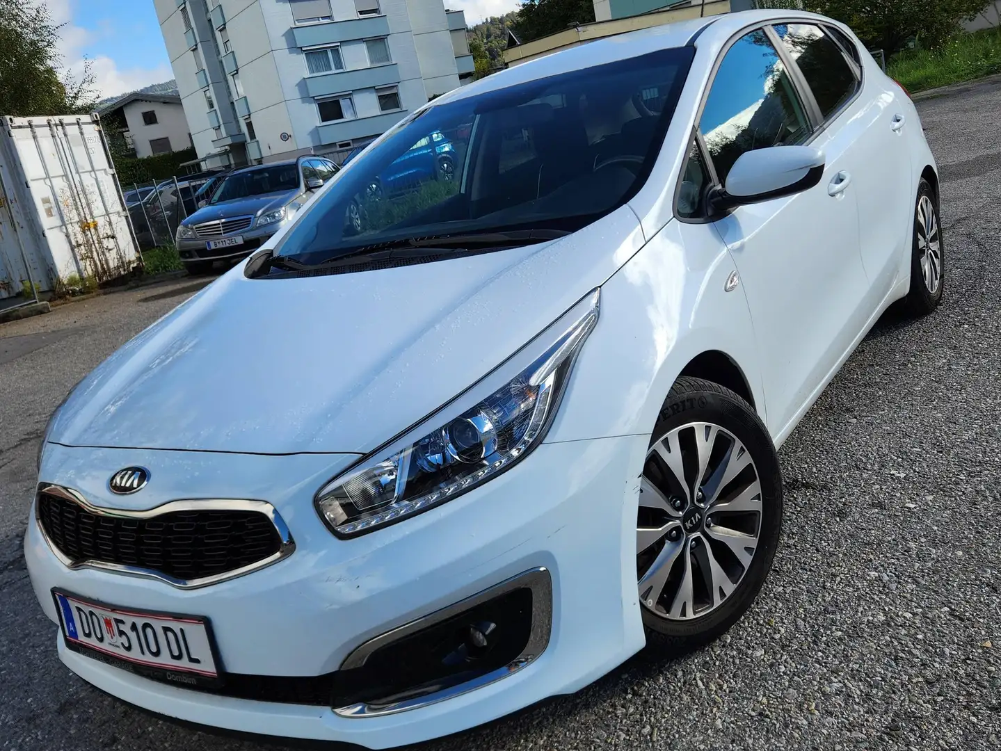 Kia Ceed / cee'd cee'd 1,4 MPI Silber Silber Weiß - 1
