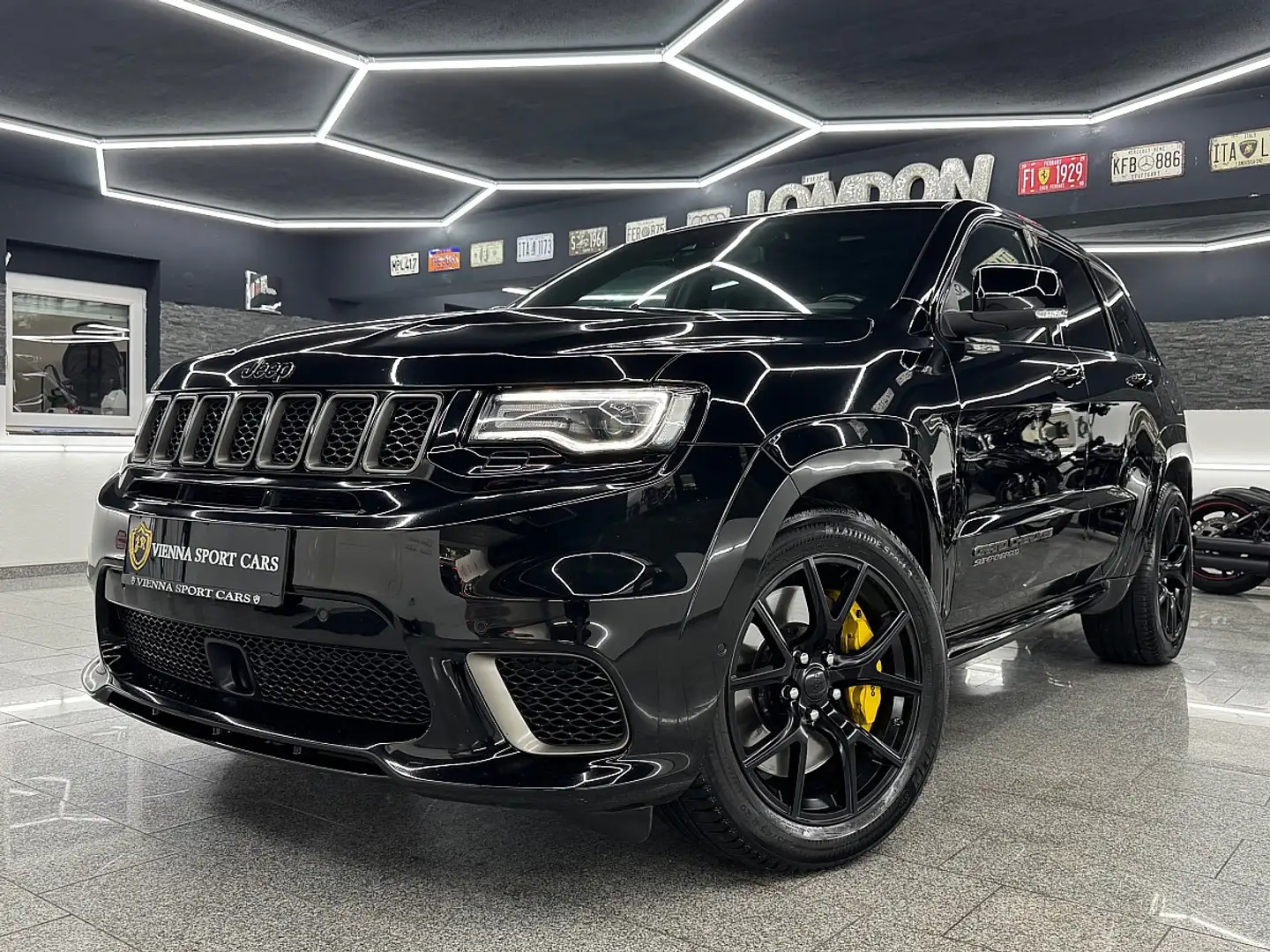 Jeep Grand Cherokee 6,2 V8 Trackhawk Supercharged*TRAUM*ALL-BLACK* Schwarz - 1