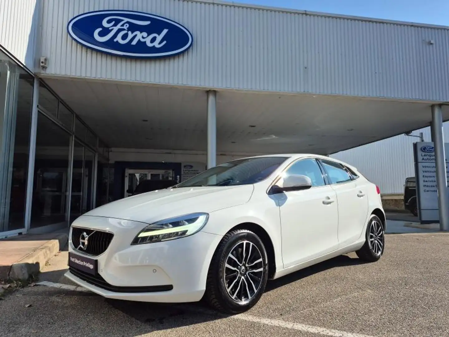 Volvo V40 D2 120ch Momentum Business Geartronic Blanc - 1