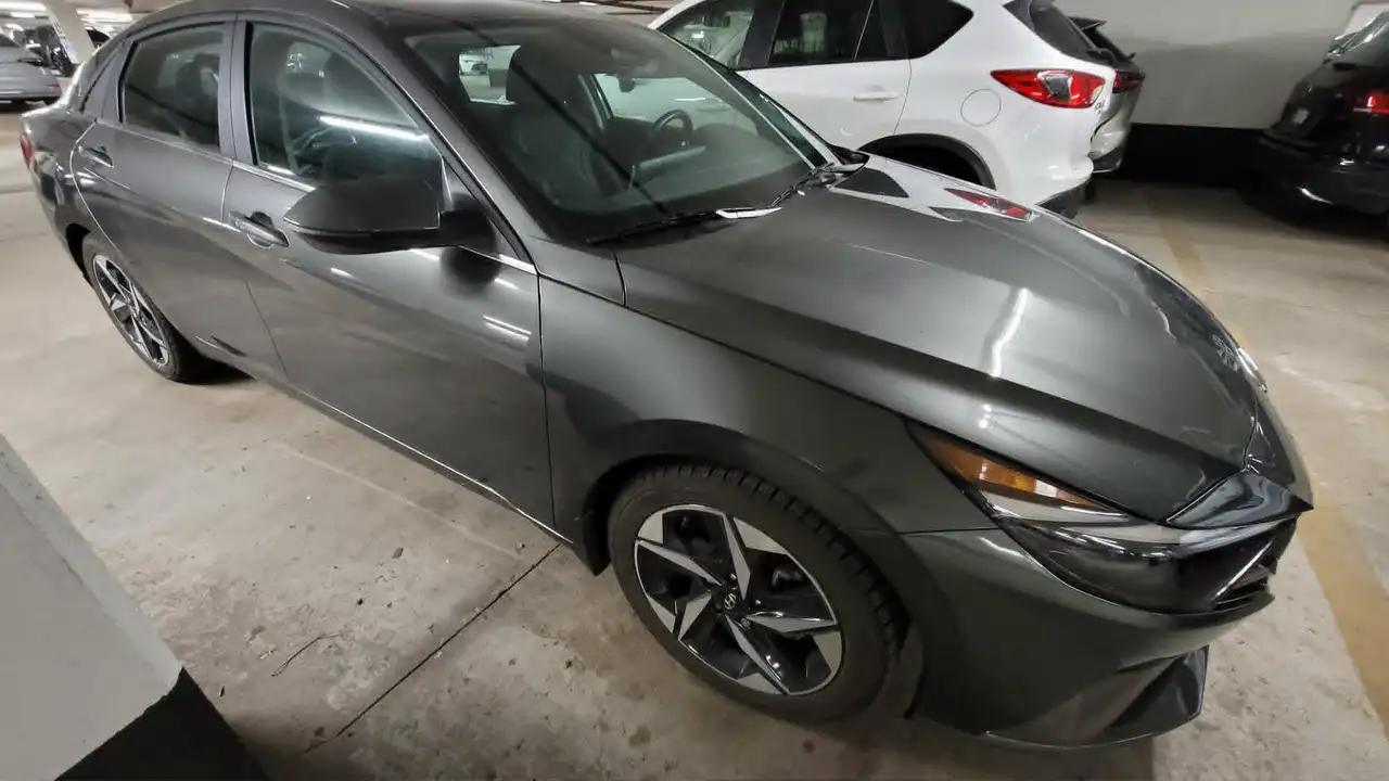 Hyundai ELANTRA photo Hyundai ELANTRA