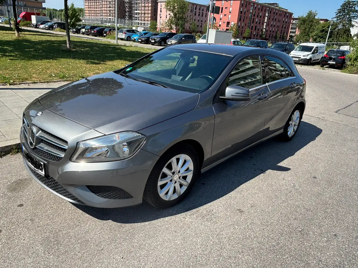 Mercedes-Benz A 200 (BlueEFFICIENCY) 7G-DCT Urban - 1