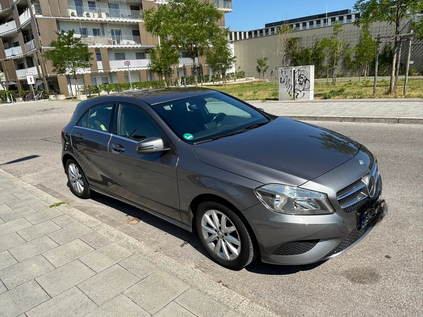 Mercedes-Benz A 200 (BlueEFFICIENCY) 7G-DCT Urban - 2