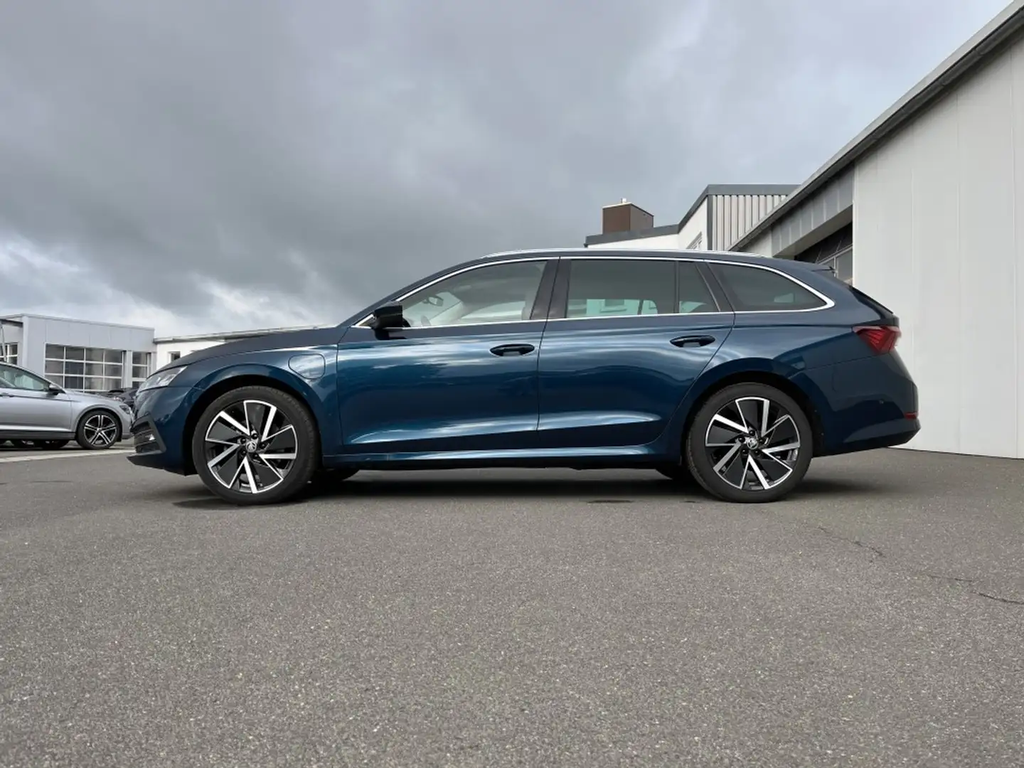 Skoda Octavia Combi 1.4 TSI e-Hybrid Style Head Up Virtual Cockp Blauw - 2
