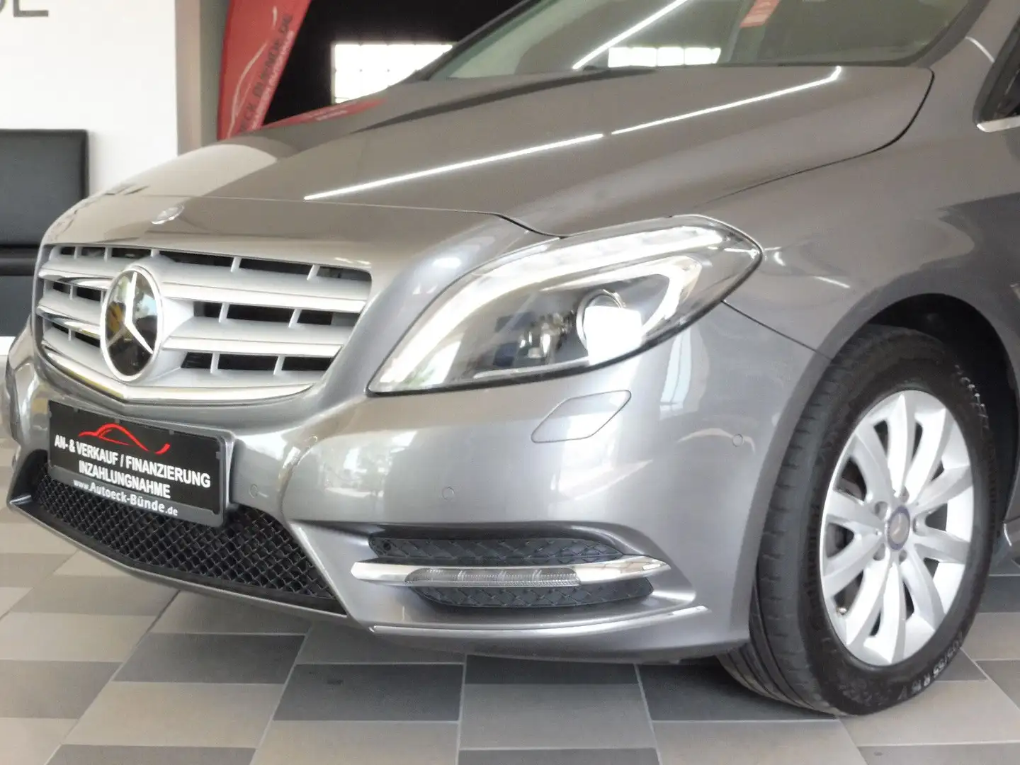 Mercedes-Benz B 200 Aut. XEN/SPUR-ASS/TW-ASS/NAV/DISTR/KAM/1.H Gris - 1