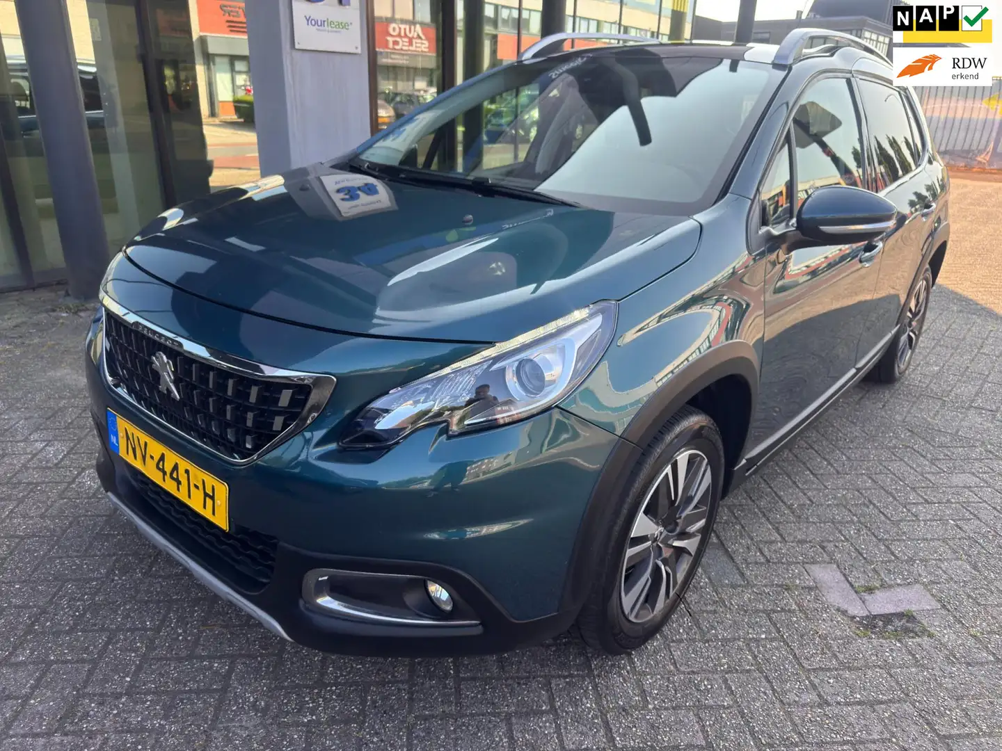 Peugeot 2008 1.2 PureTech Allure / Pano'dak / Trekhaak / Cruise Groen - 1