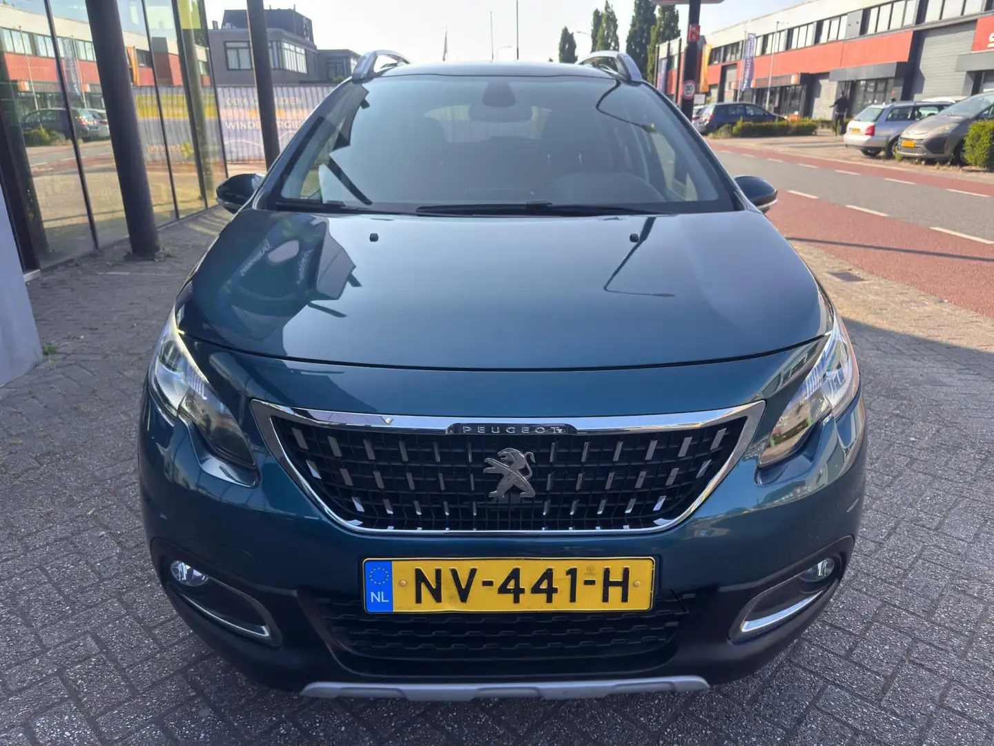 Peugeot 2008 1.2 PureTech Allure / Pano'dak / Trekhaak / Cruise Groen - 2