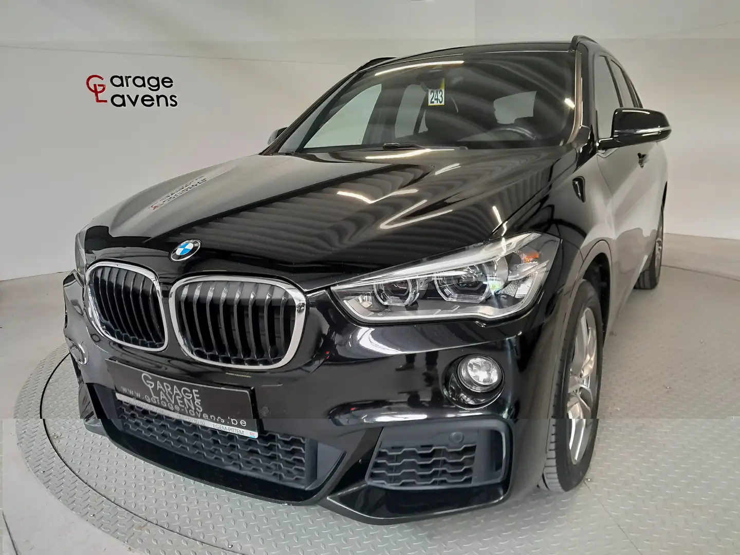 BMW X1 1.5iA sDrive18 M pack Zwart - 1