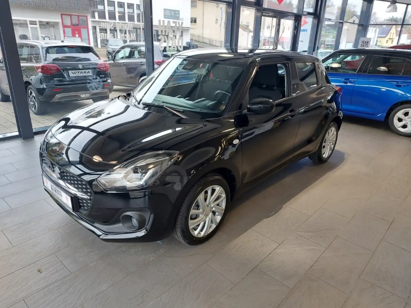Suzuki Swift Comfort 1.2 Dualjet Kam Carplay Scheckheft SHZ PDC Schwarz - 2