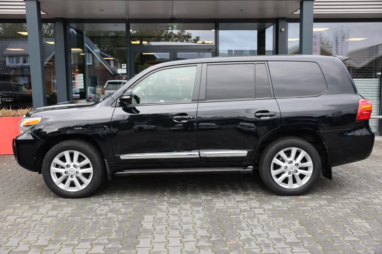 Toyota Land Cruiser 4.5 D-4D EXECUTIVE A/T VAN Zwart - 2