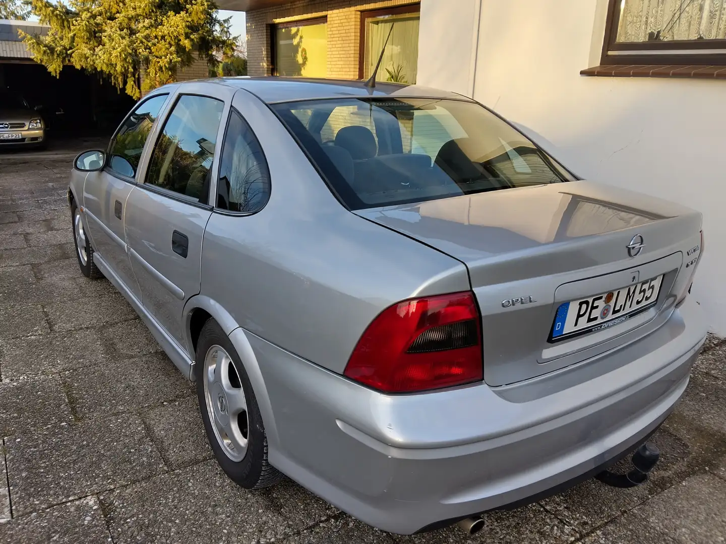 Opel Vectra Vectra B 1.6 16V Noir - 2