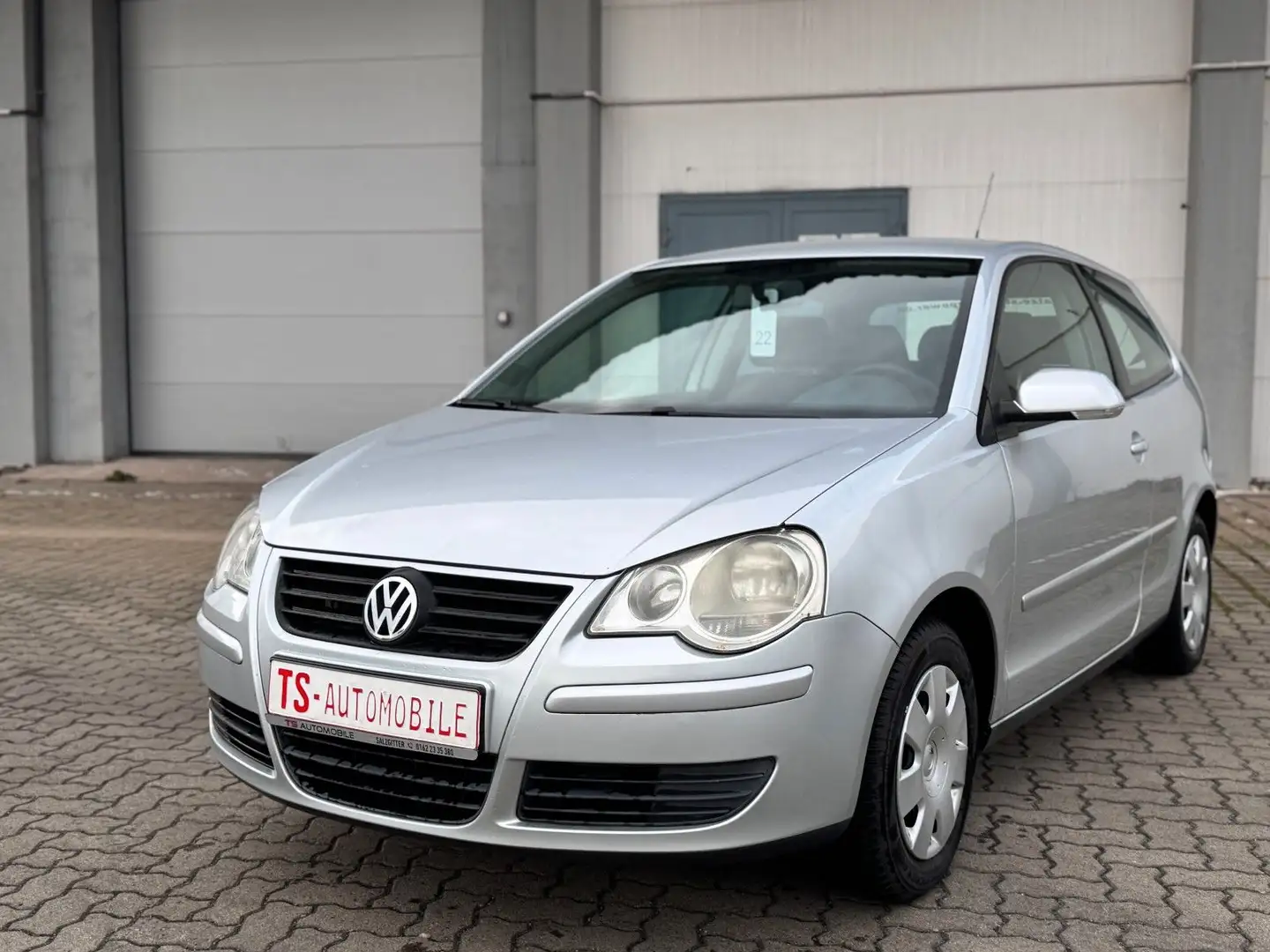 Volkswagen Polo IV Comfortline*KLIMA*1.HAND*SCHECKHEFT*TÜV* Silber - 1