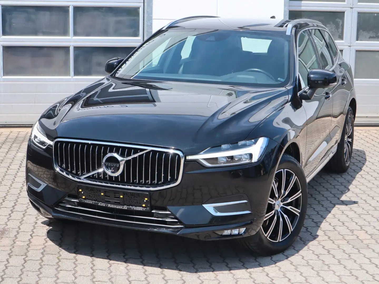 Volvo XC60 D4 Inscription FWD Schwarz - 2