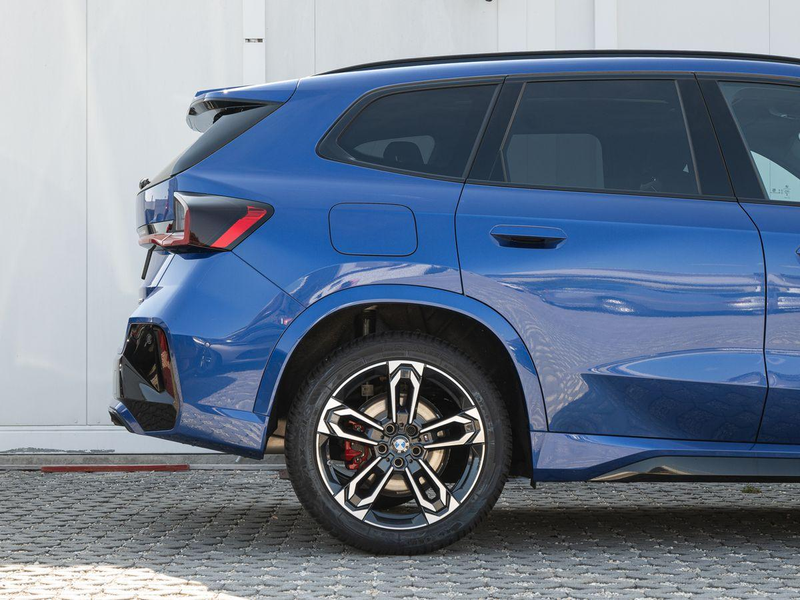 BMW X1 sDrive20i M-Sport PRO AHK PANO ACC HuD eSitze — photo 3