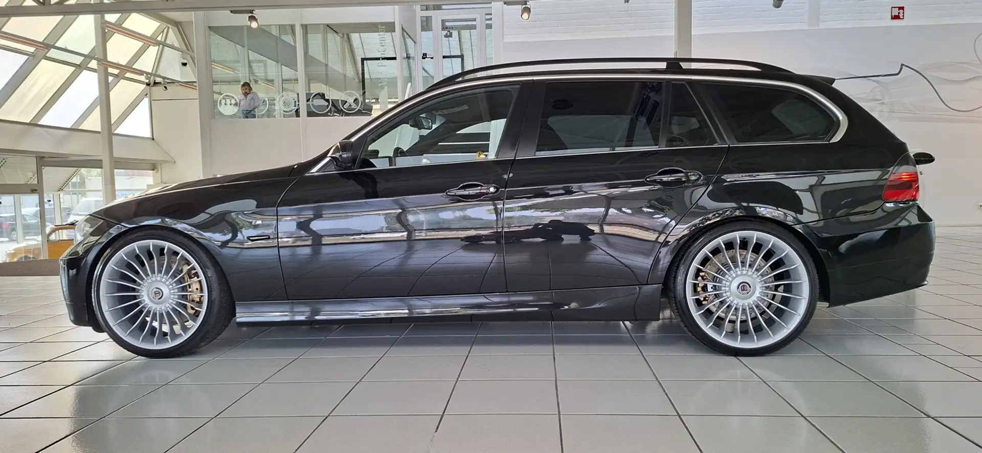 BMW 335 3-serie Touring 335i High Executive 550pk/handbak! Zwart - 2