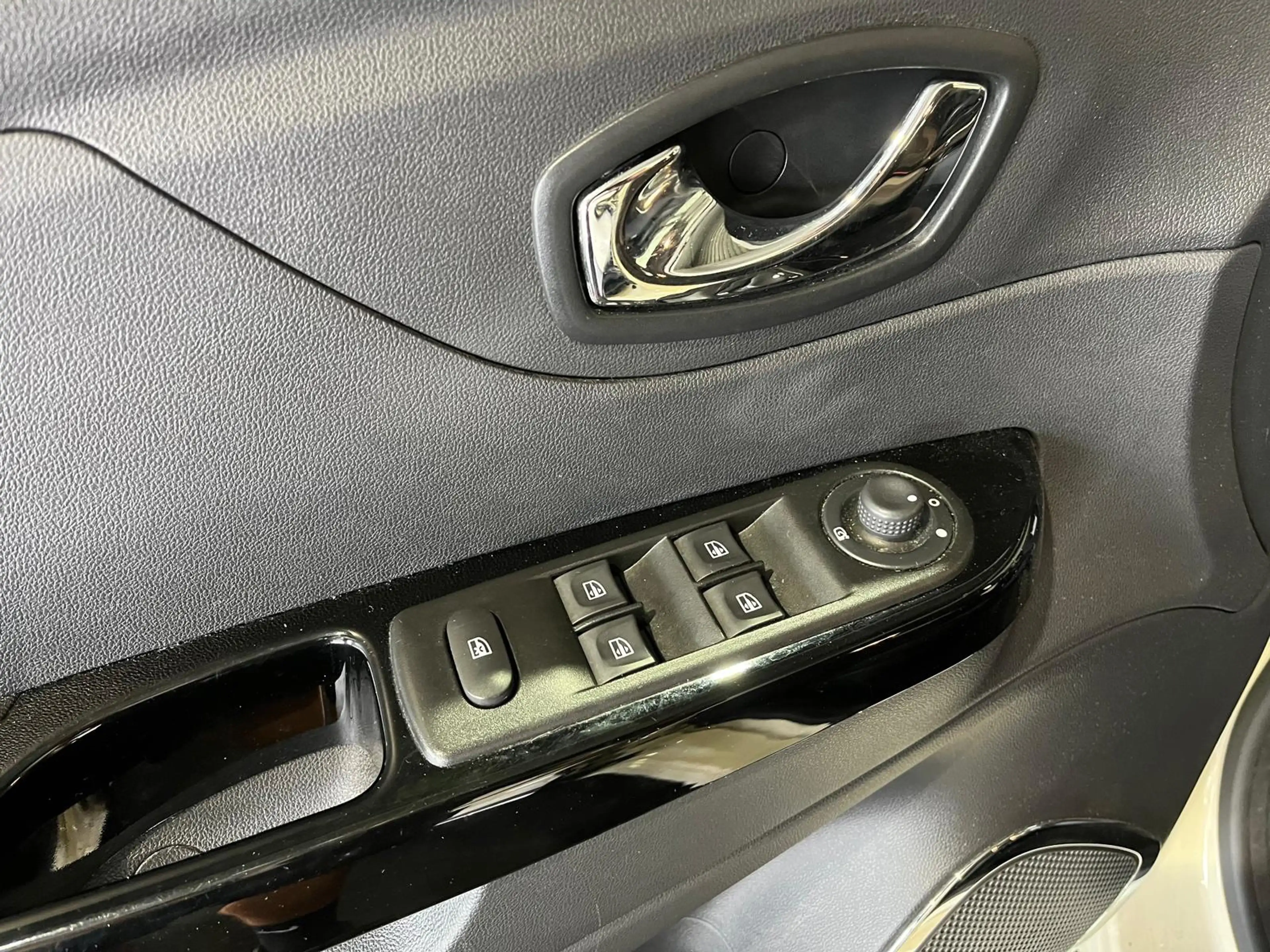 Renault Captur 0.9 TCe Dynamique — photo 9