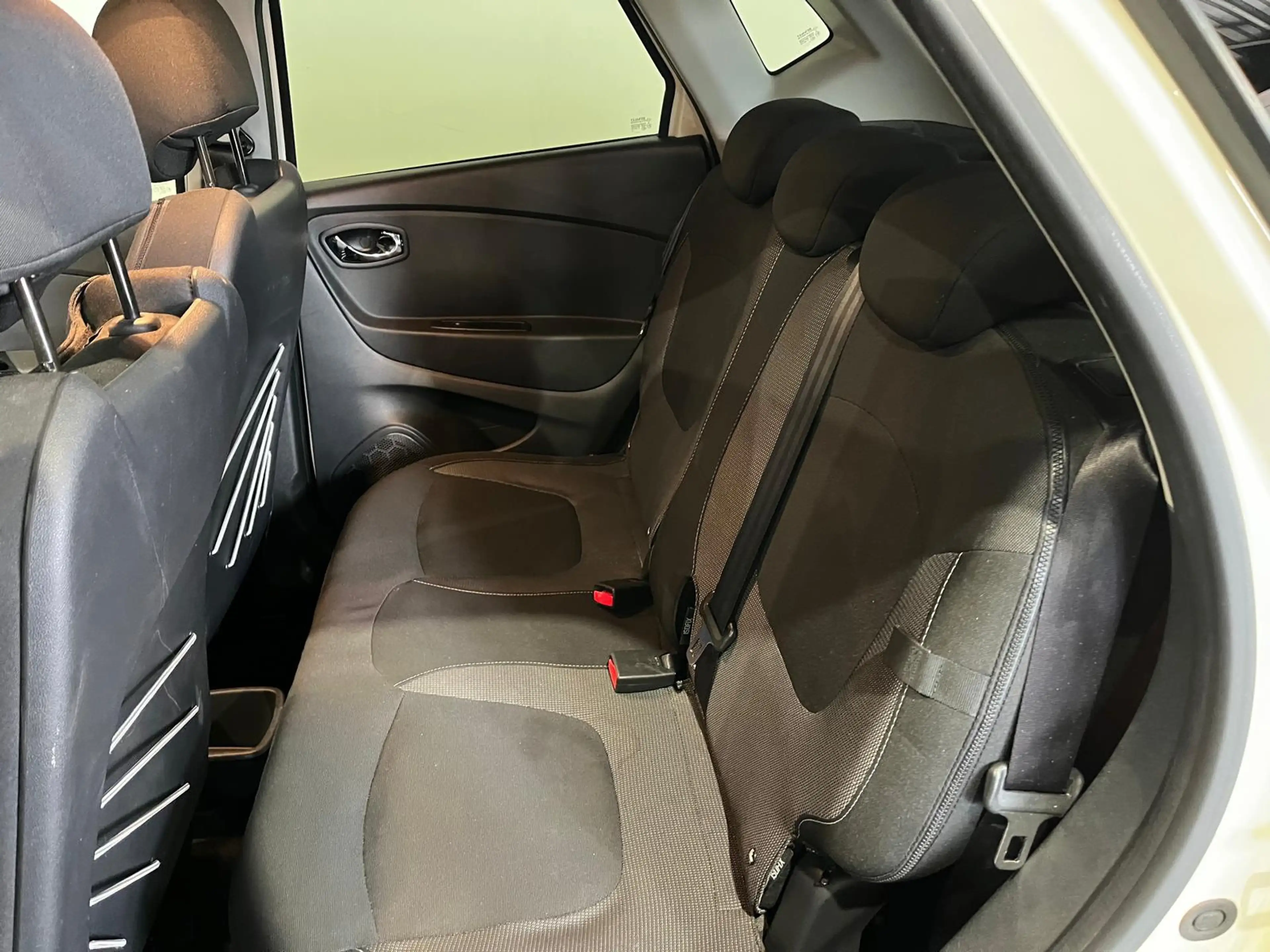 Renault Captur 0.9 TCe Dynamique — photo 10