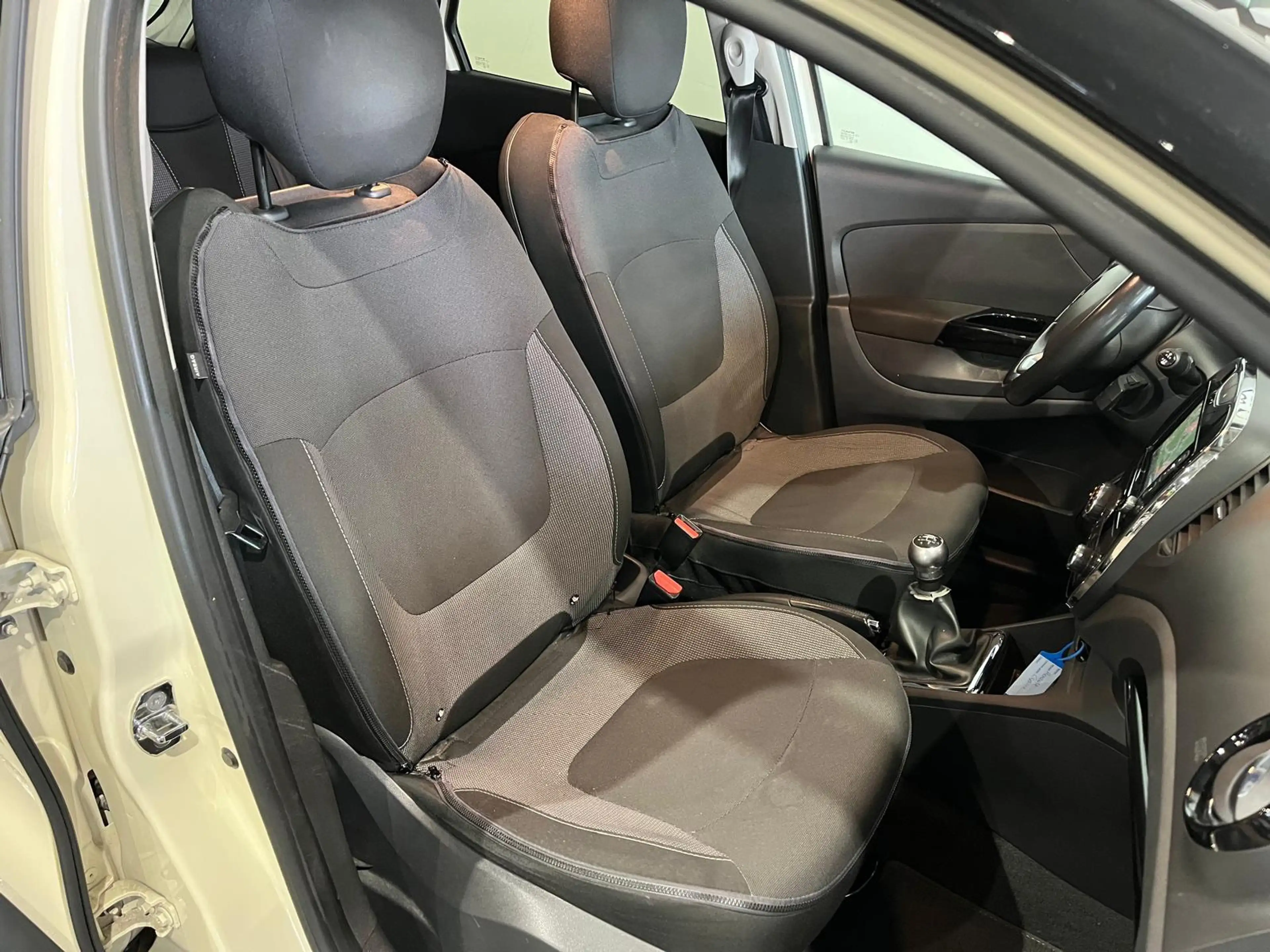 Renault Captur 0.9 TCe Dynamique — photo 12