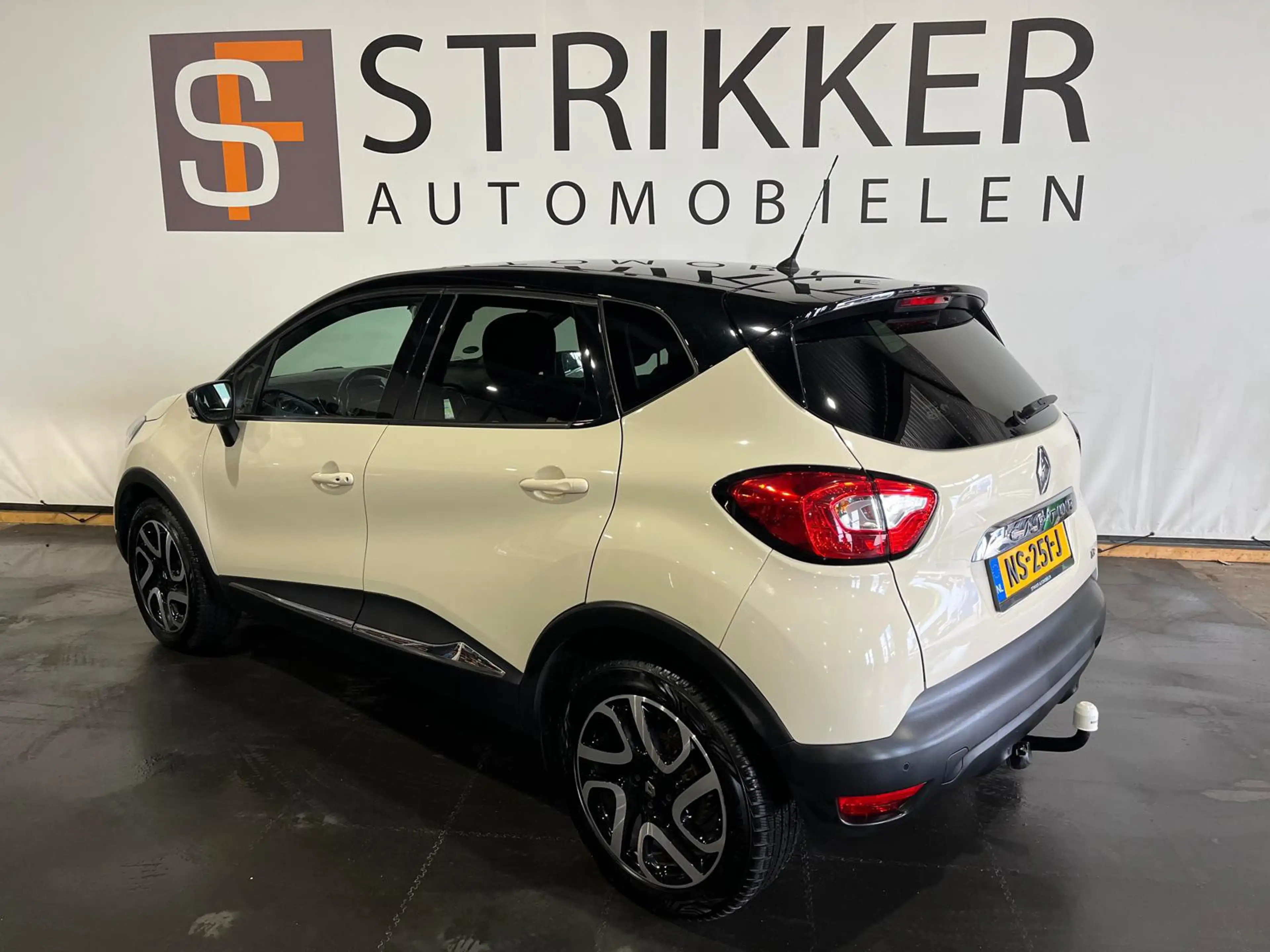Renault Captur 0.9 TCe Dynamique — photo 3