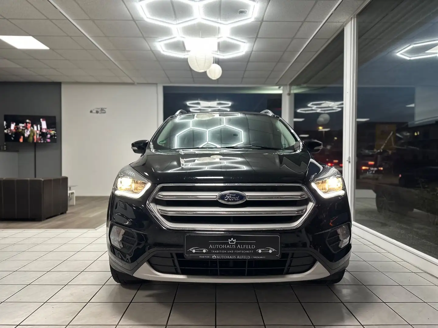 Ford Kuga Automatik 150PS Navi SHZ Schwarz - 2