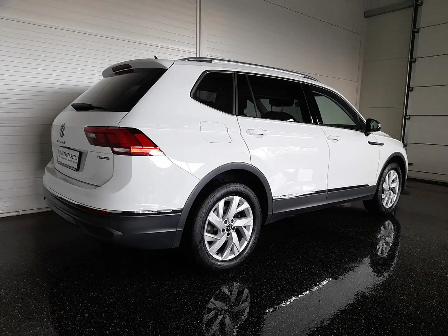 Volkswagen Tiguan Allspace LIFE 4x4 2,0 TDI DSG *VOLL LED / NAVI / VIRTUEL... Weiß - 2
