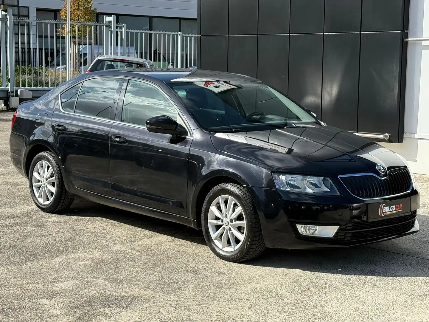 Skoda Octavia 1.6 TDI - AUTOMATIQUE - CONTRÔLE TECHNIQUE OK Noir - 1
