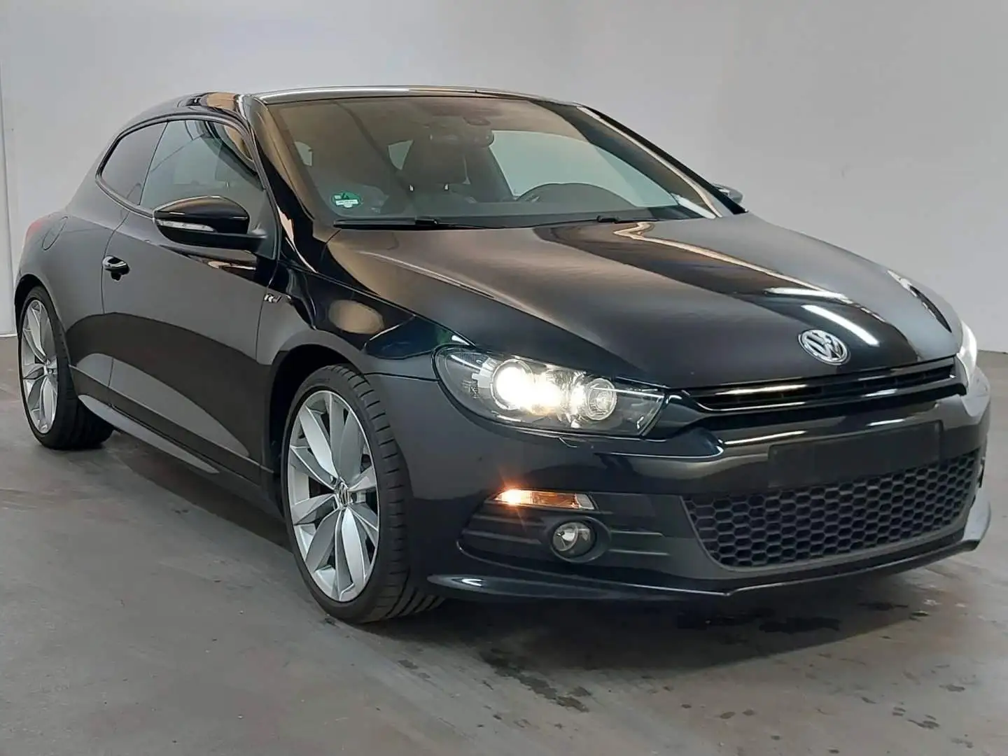 Volkswagen Scirocco 2.0 TSI DSG R-Line *Pano*Leder*Navi*19" Schwarz - 2