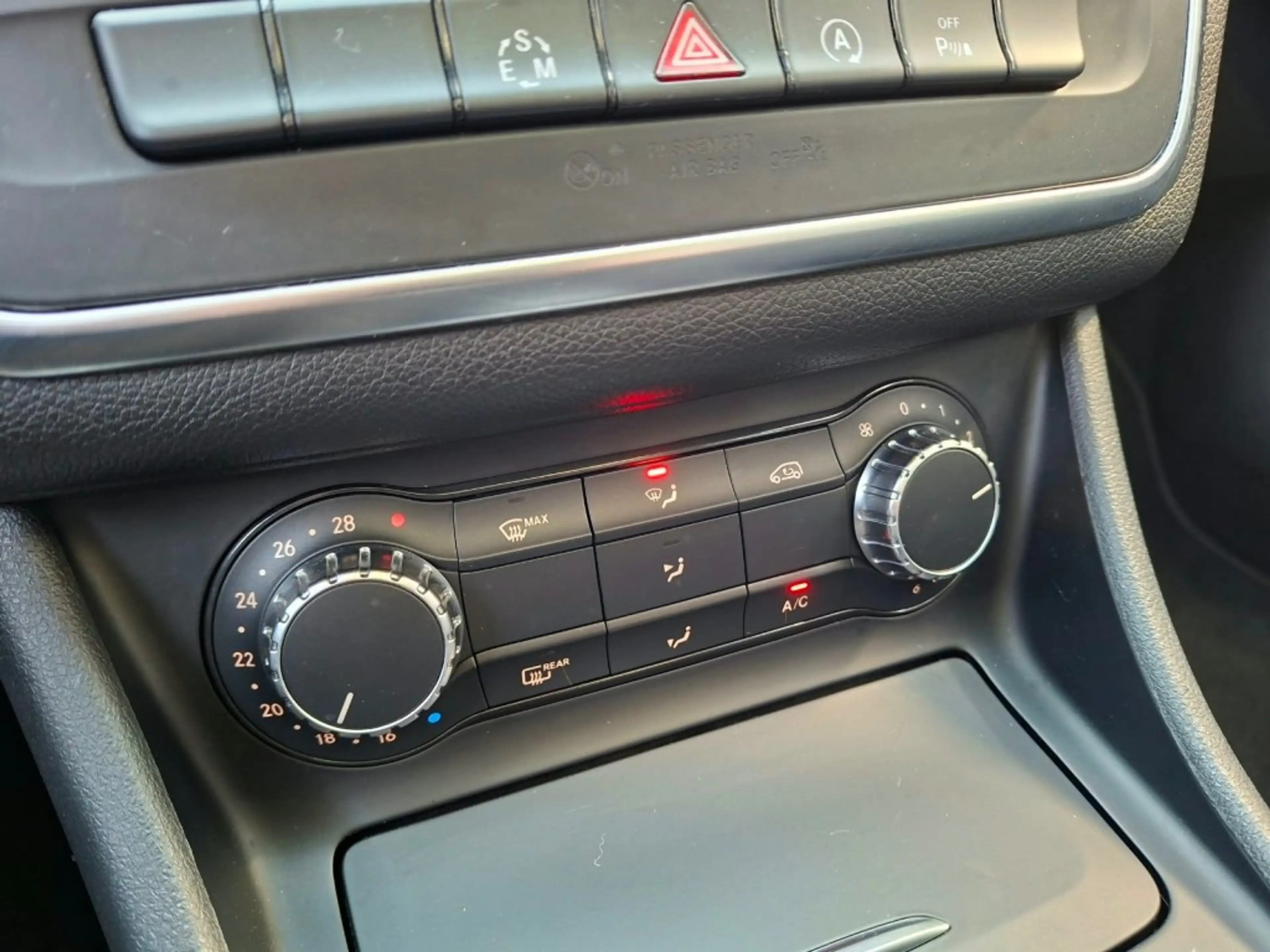 Mercedes-Benz CLA 180 180 AMBITION AUTOMAAT NAVI PANORAMADAK PDC LMV — photo 16