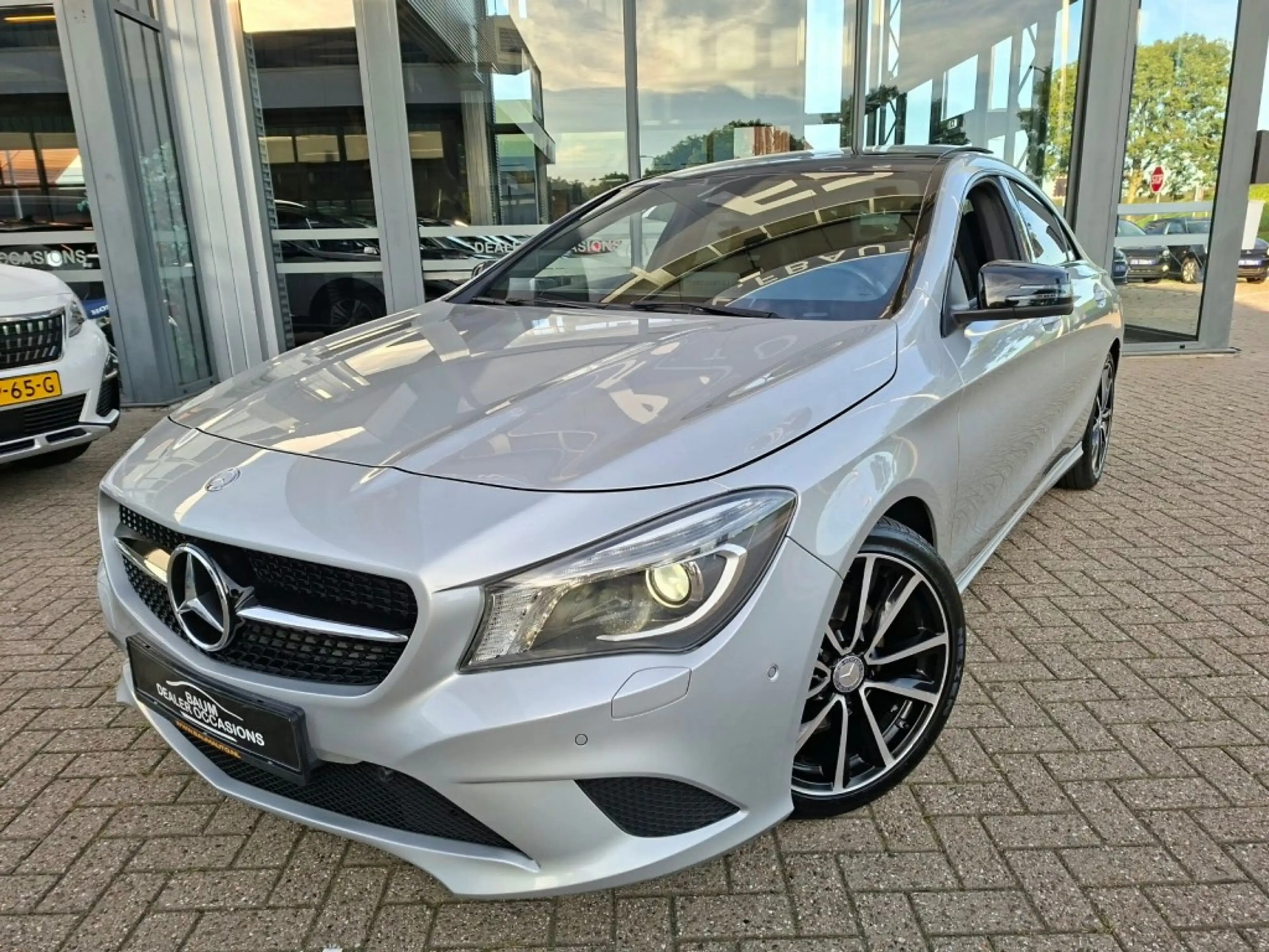 Mercedes-Benz CLA 180 180 AMBITION AUTOMAAT NAVI PANORAMADAK PDC LMV