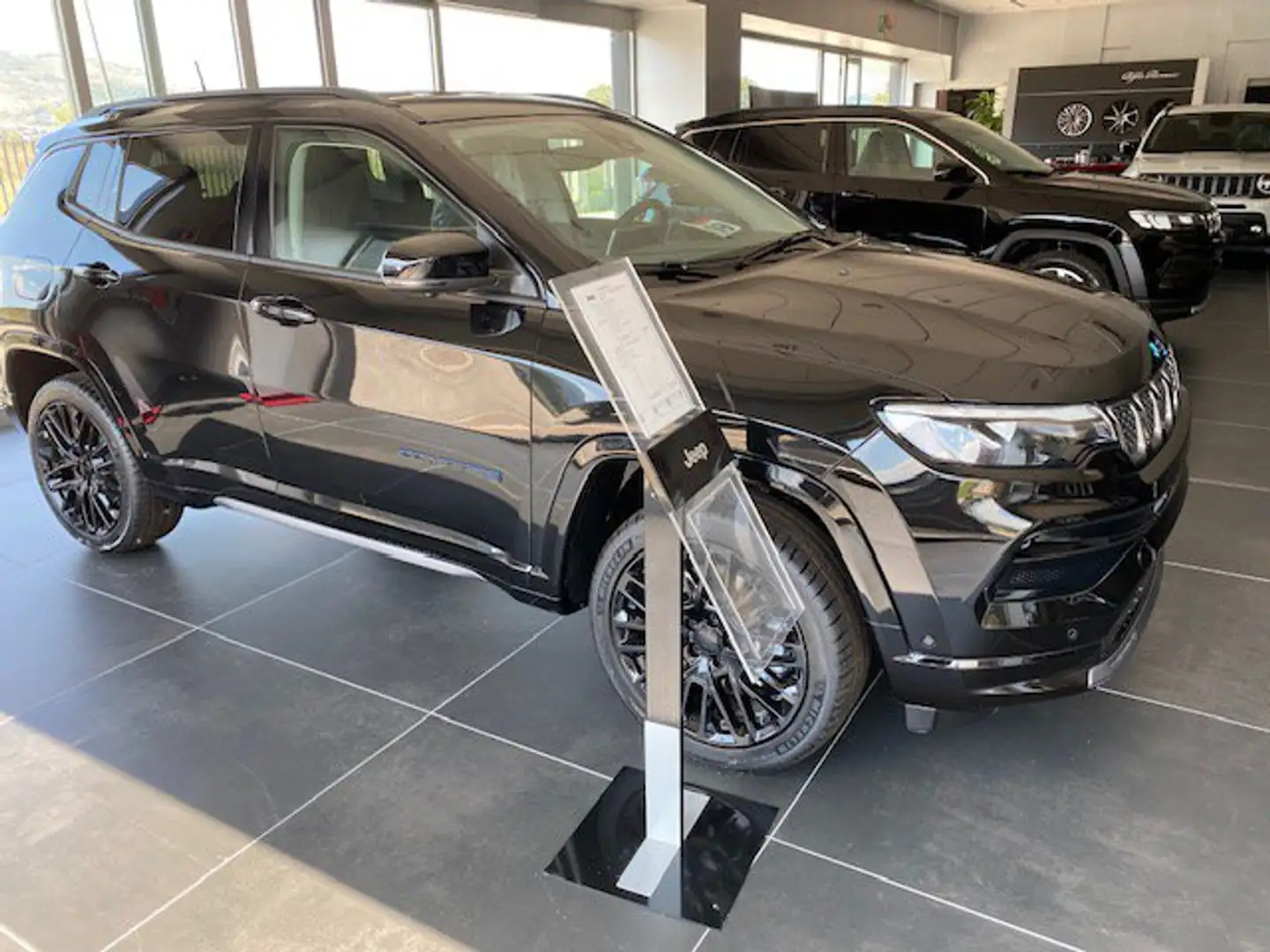 Jeep Compass 1.3 T4 240CV PHEV AT6 4xe S Zwart - 2