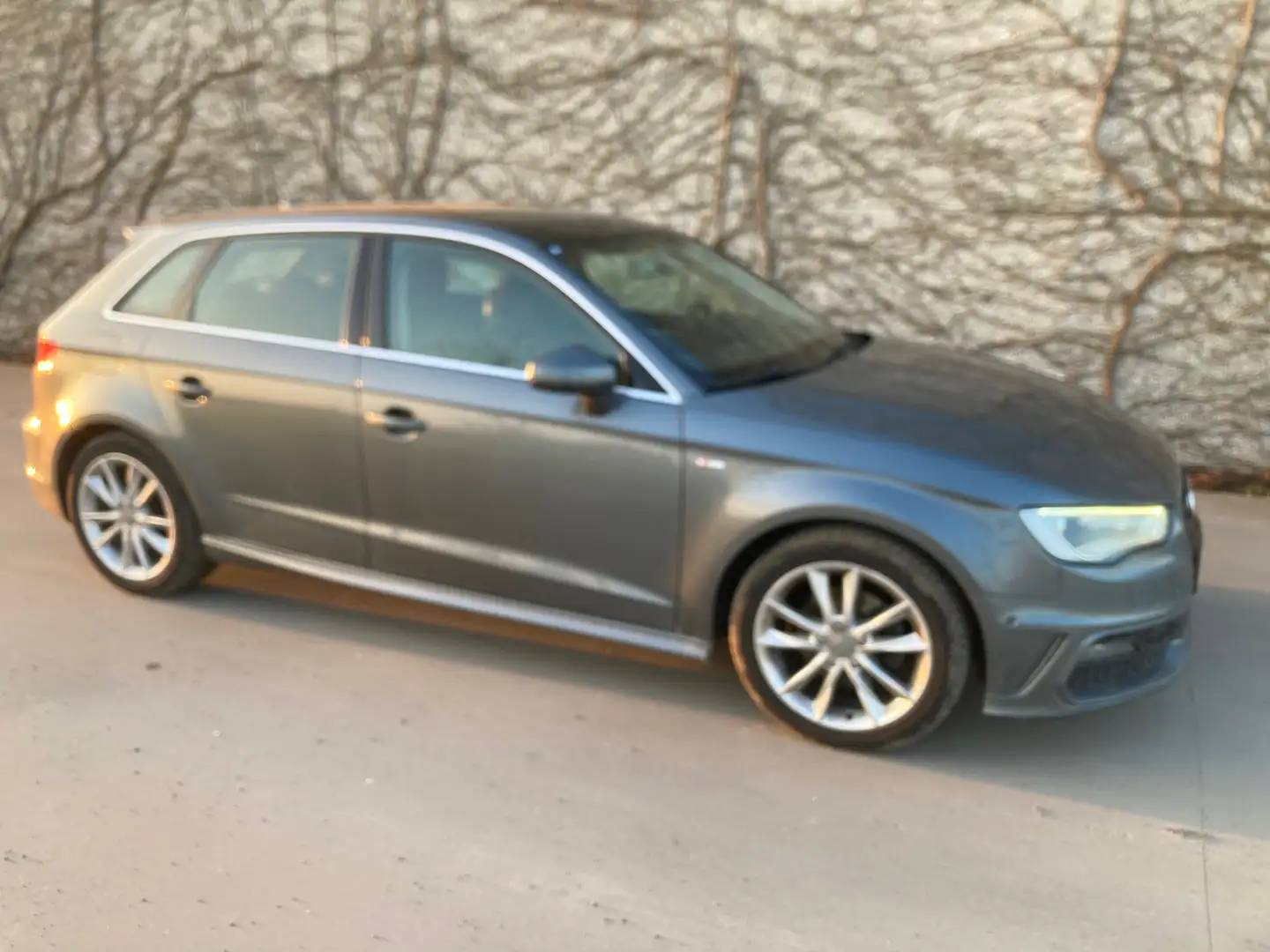 Audi A3 Sportback 1.4 TFSI Ultra Ambition c.o.d. Gris - 2