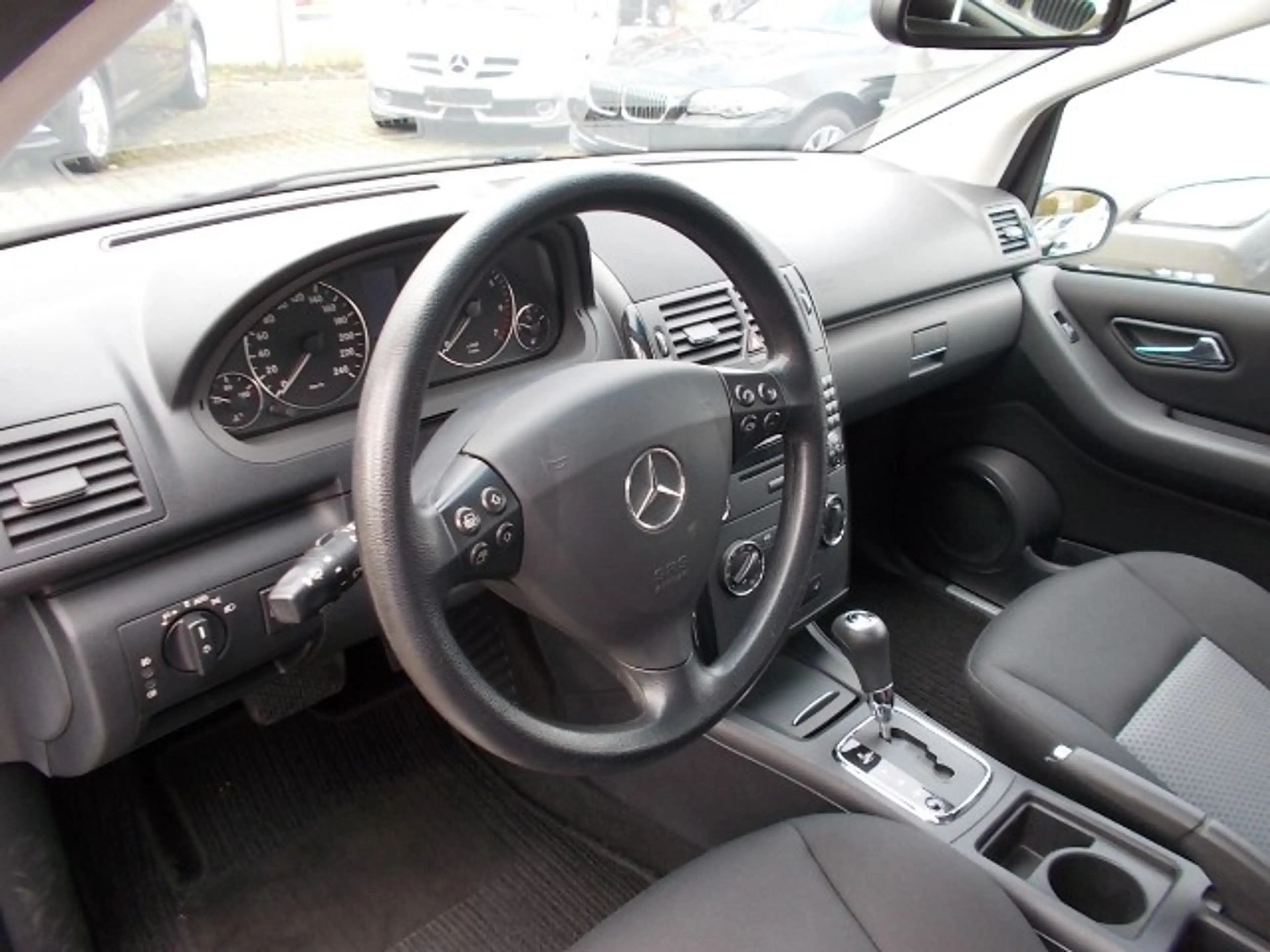 Mercedes-Benz A 150 Xenon, PDC, Sitzheiz., Allwetterreifen — photo 14