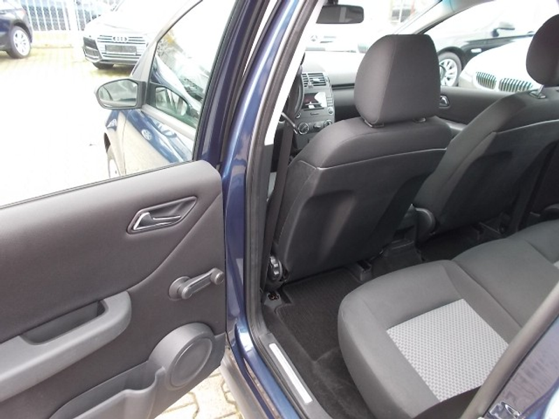 Mercedes-Benz A 150 Xenon, PDC, Sitzheiz., Allwetterreifen — photo 12