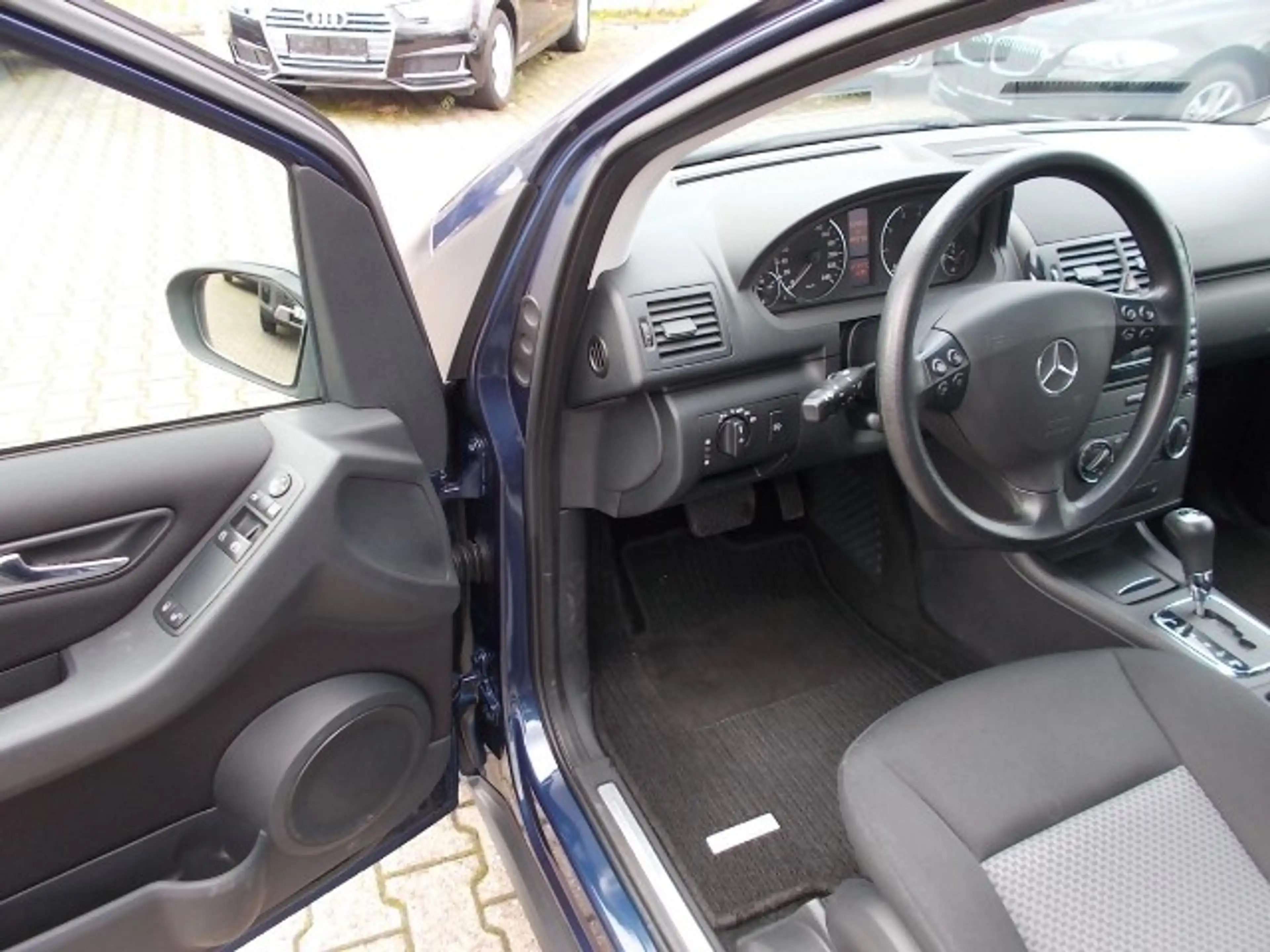 Mercedes-Benz A 150 Xenon, PDC, Sitzheiz., Allwetterreifen — photo 13