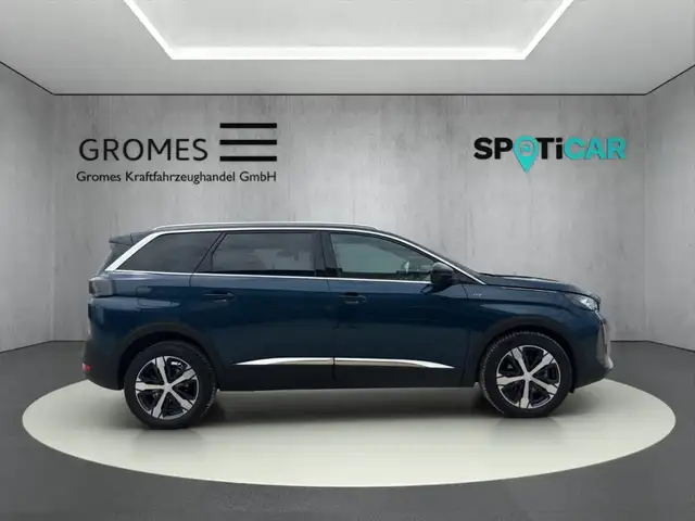 Peugeot 5008 view 2