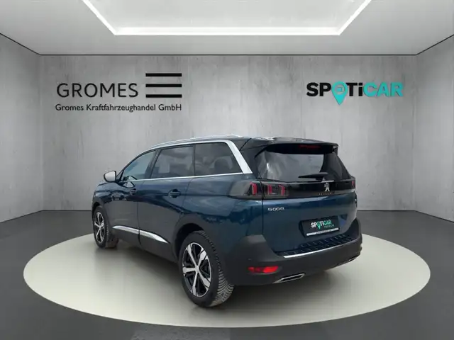 Peugeot 5008 view 5