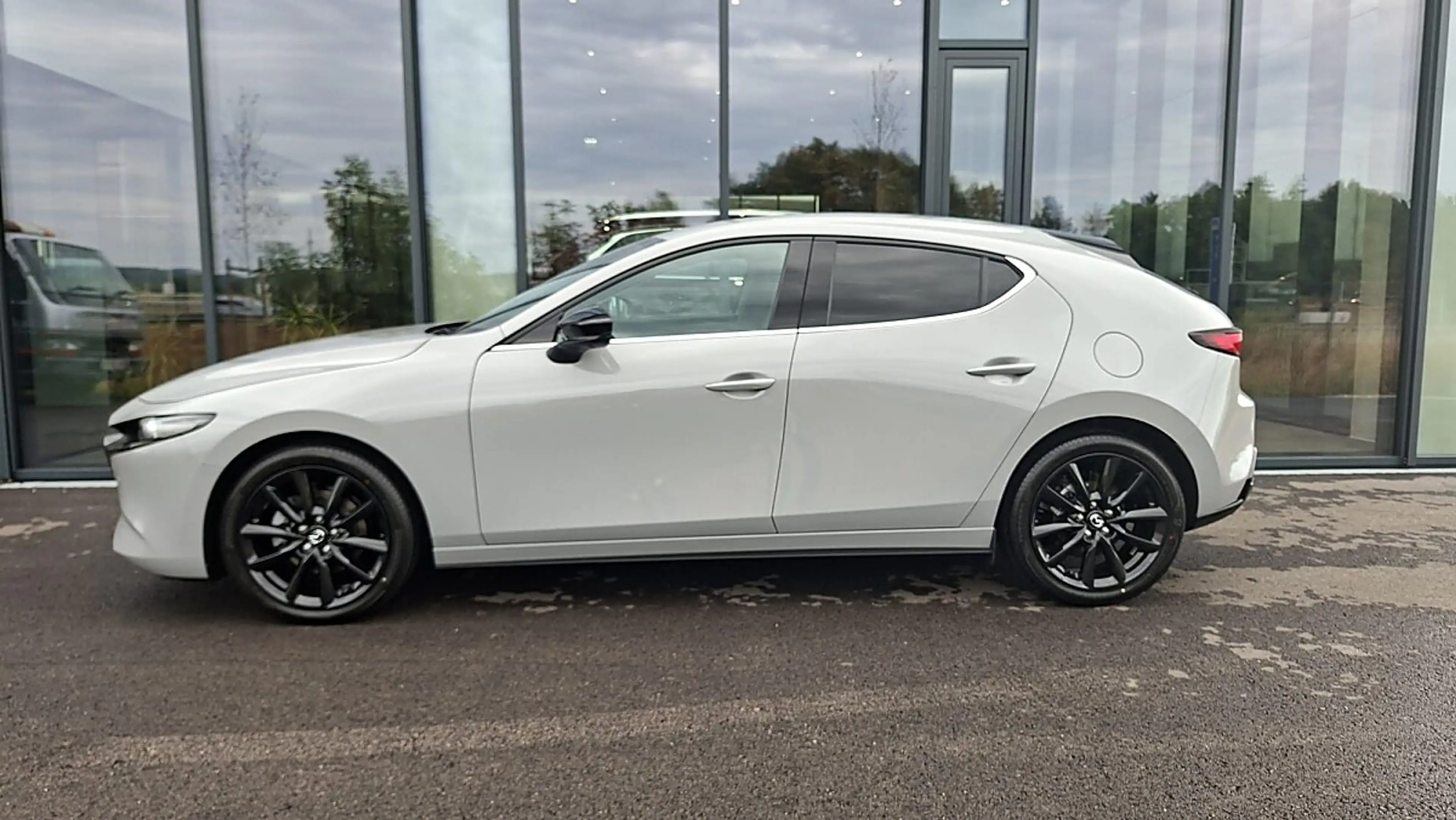 Mazda 3 Mazda 3 e-Skyactiv-G140 Homura Plus — photo 3