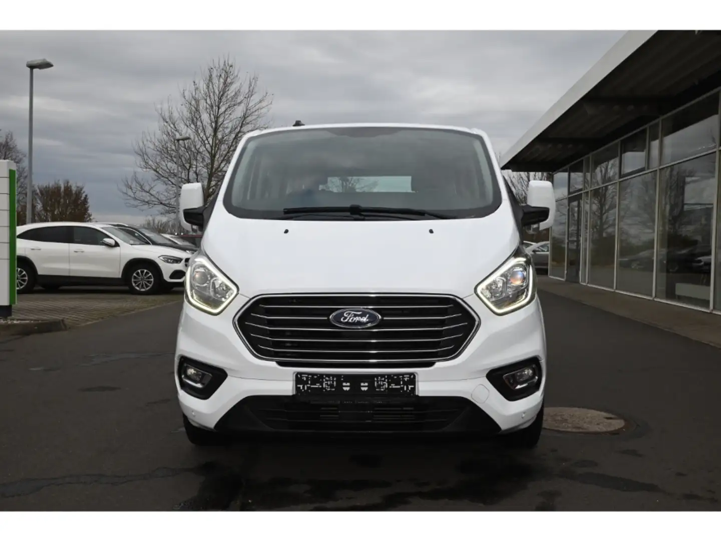 Ford Tourneo Custom 2.0TDCi // 8 Sitze // AHK // LED // SHz Blanc - 2