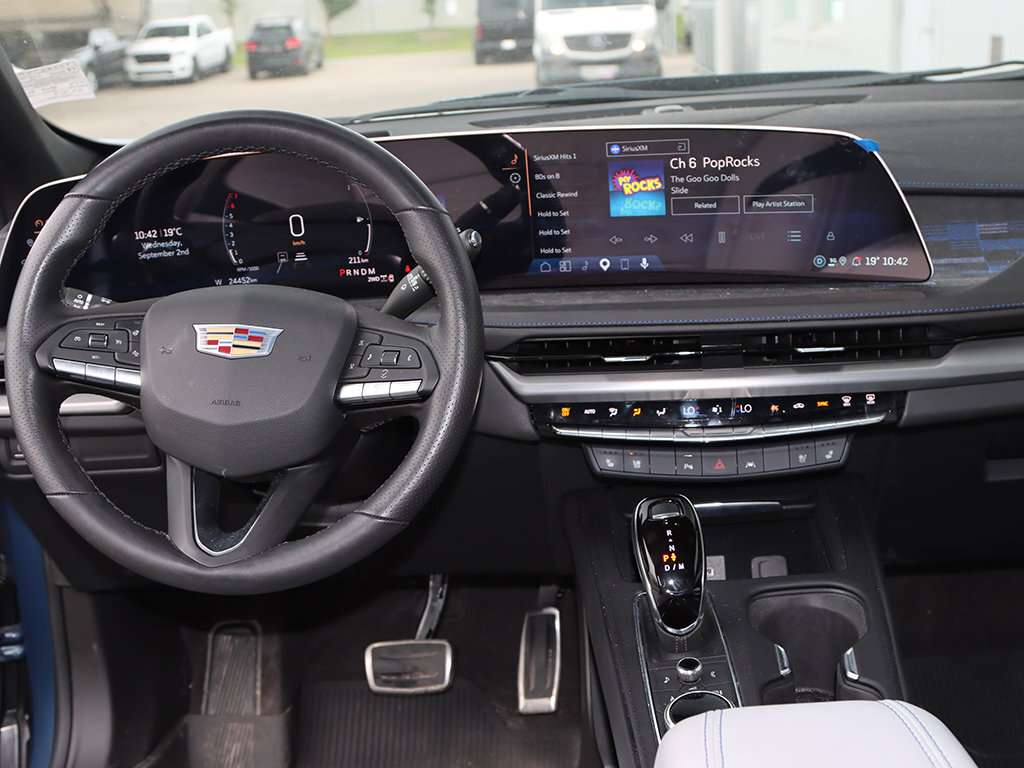 2025 Cadillac XT4 SPORT — снимка 1