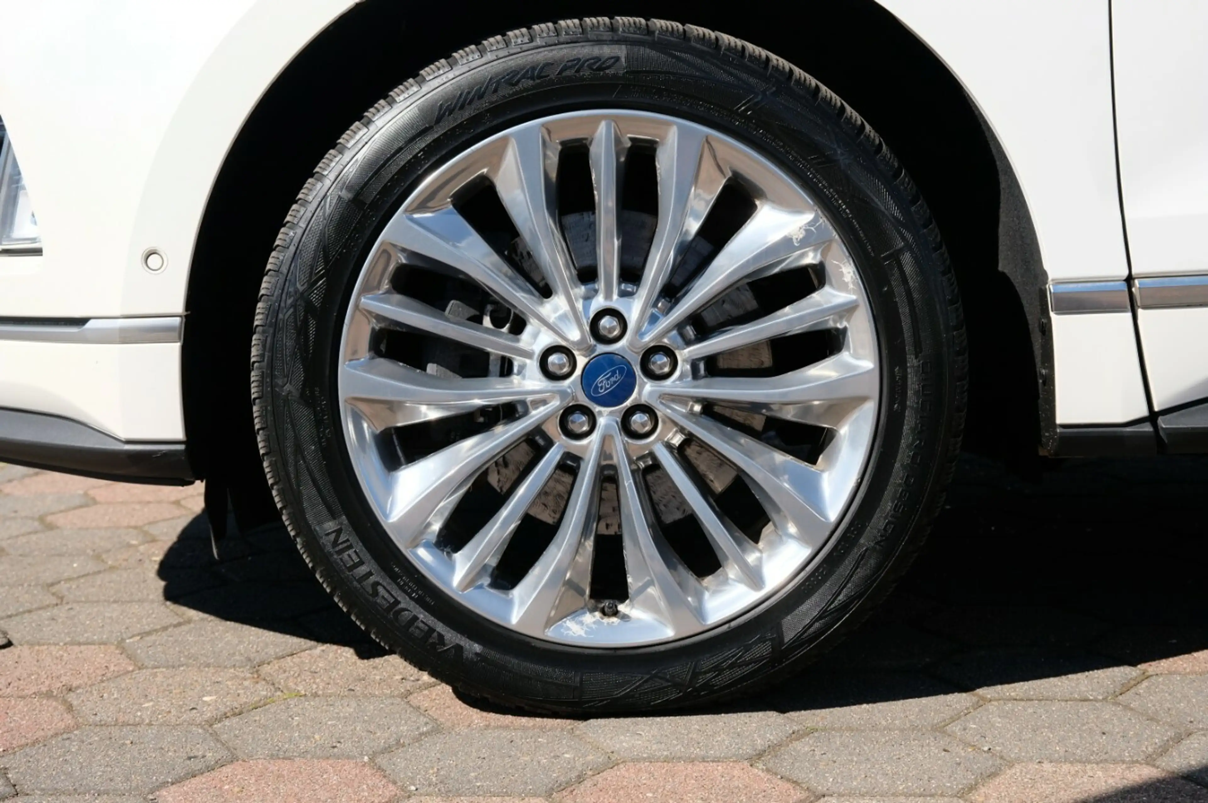 Ford Edge Vignale 4x4 Pano Standheizung — photo 16