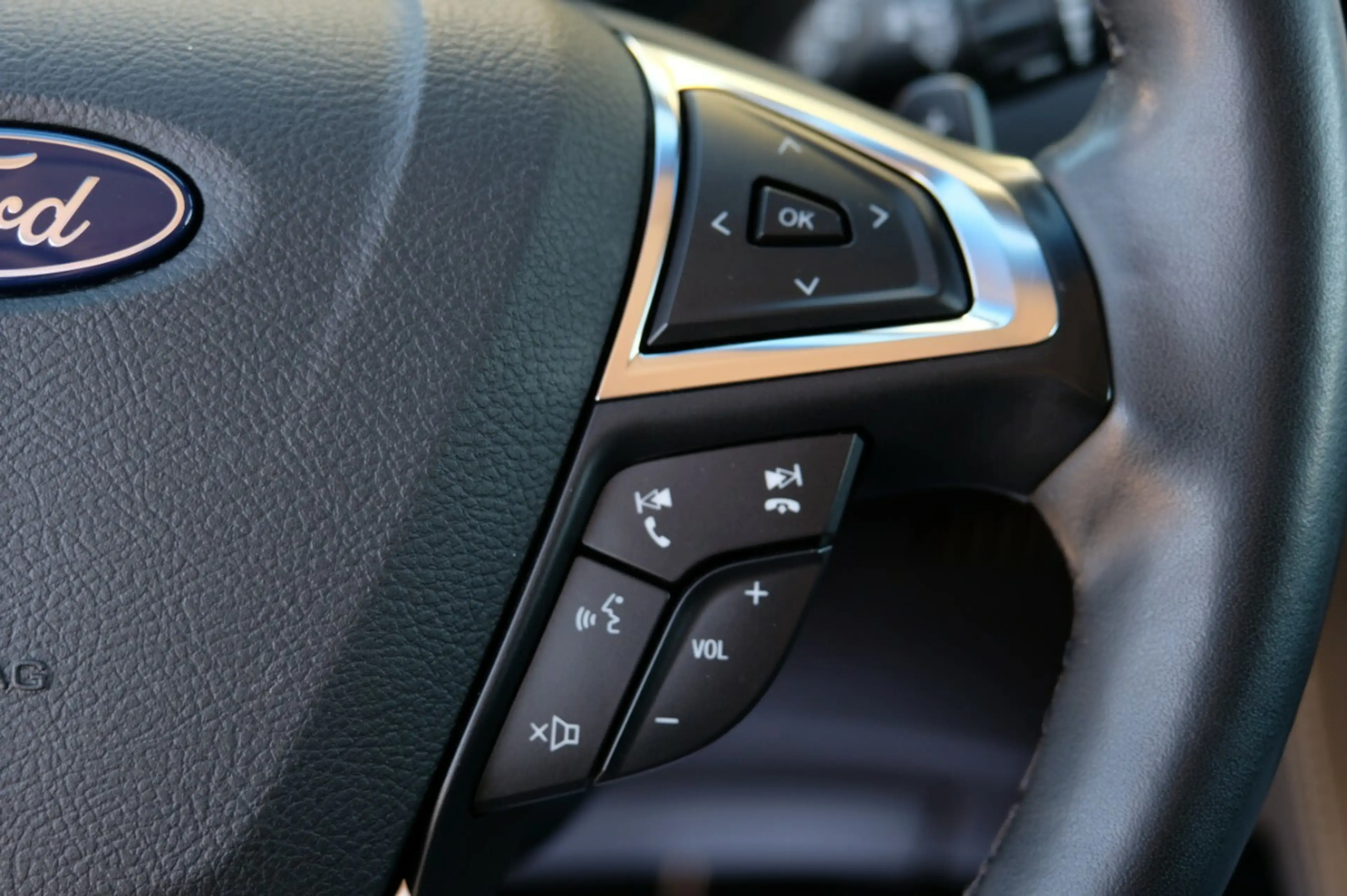 Ford Edge Vignale 4x4 Pano Standheizung — photo 24