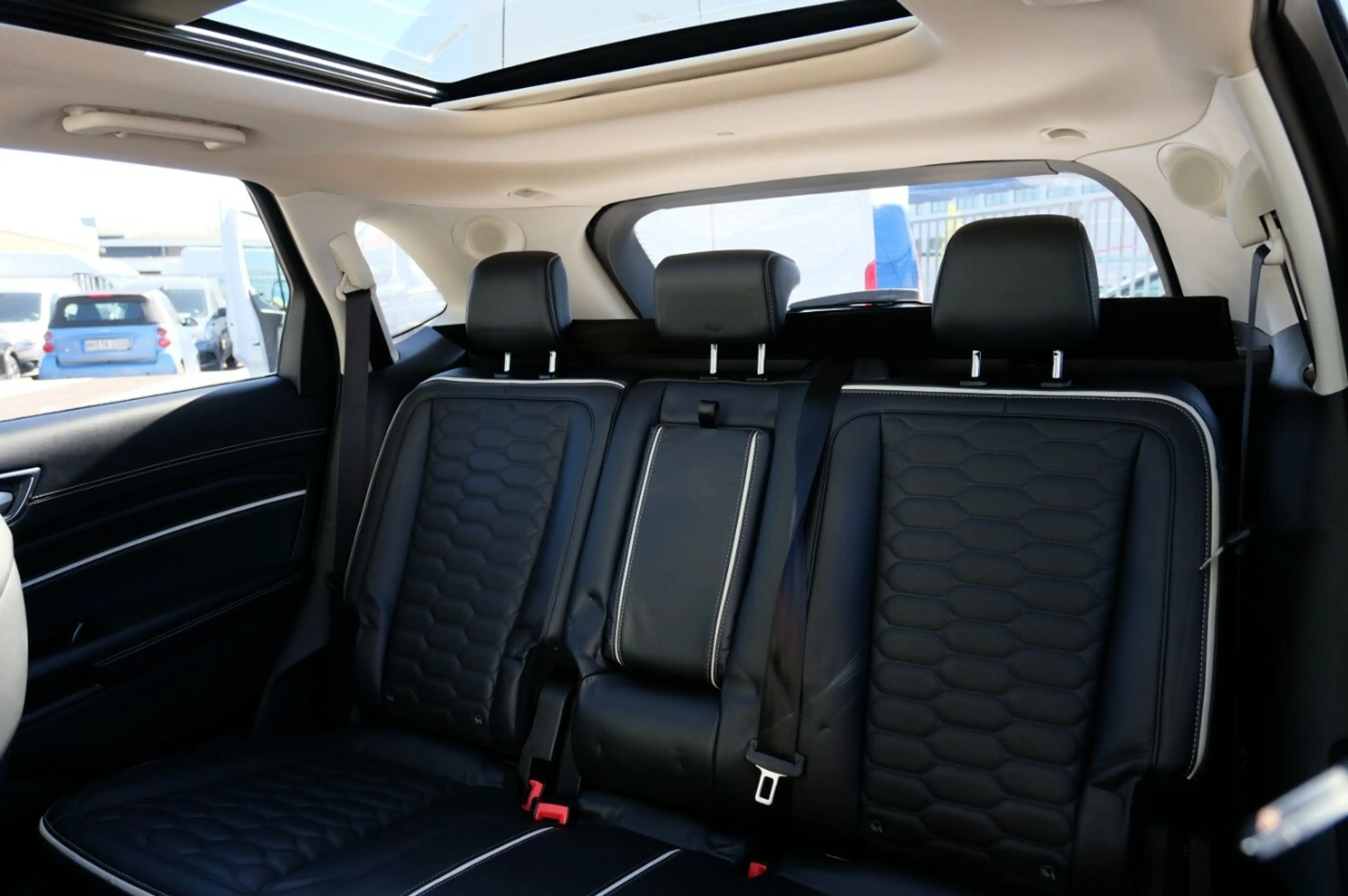 Ford Edge Vignale 4x4 Pano Standheizung — photo 14