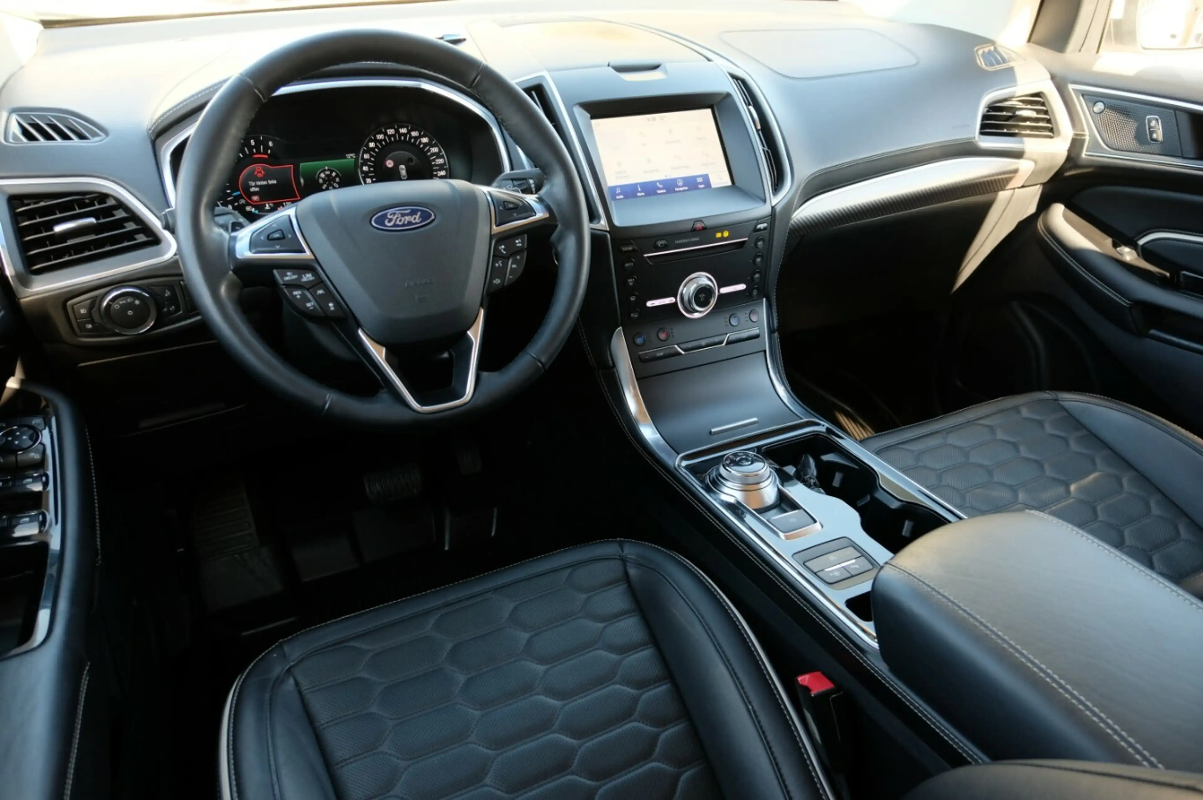 Ford Edge Vignale 4x4 Pano Standheizung — photo 8